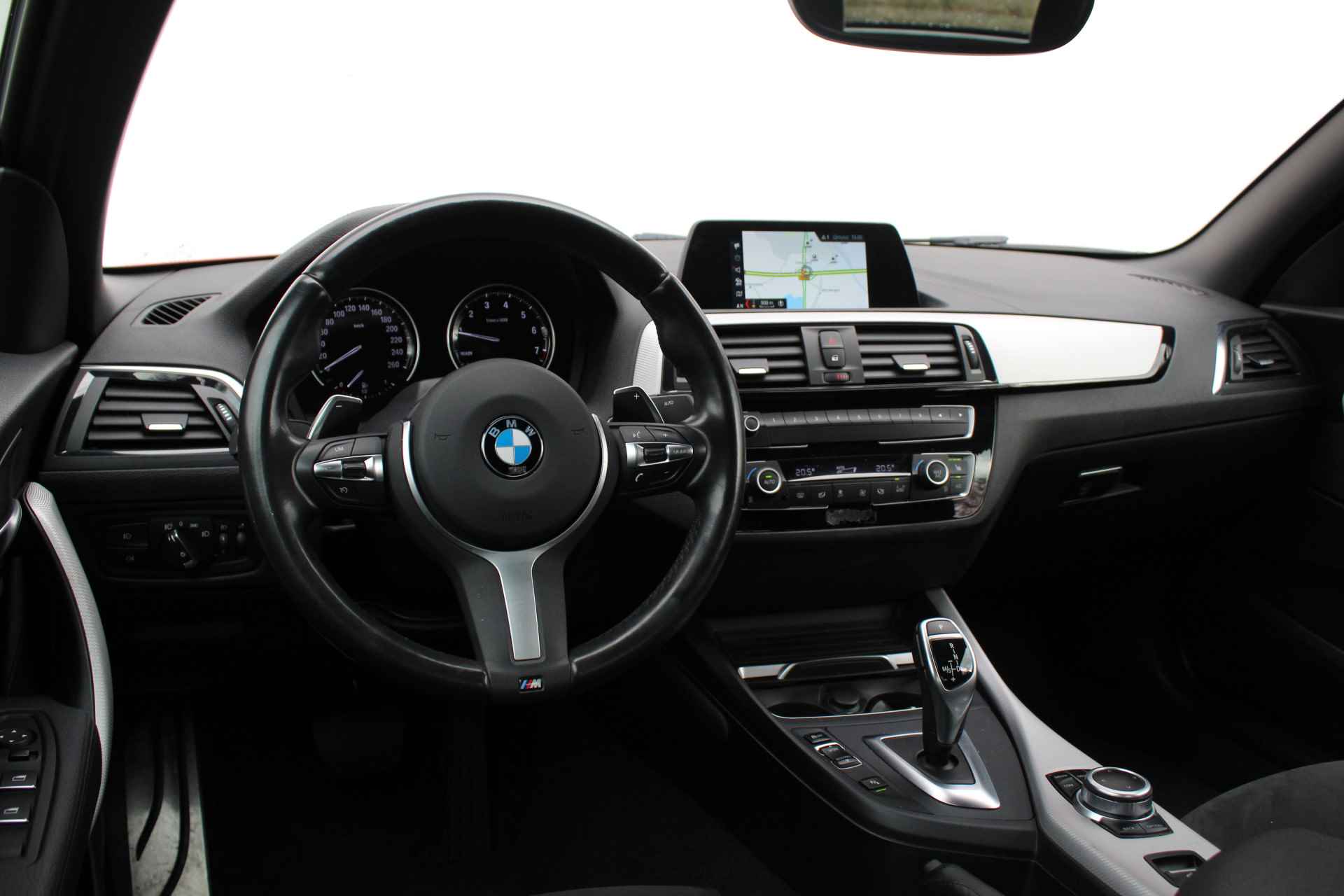 BMW 2 Serie Cabrio 220i M Sport Automaat / Sportstoelen / LED / M Sportonderstel / PDC voor + achter / Stoelverwarming - 10/32