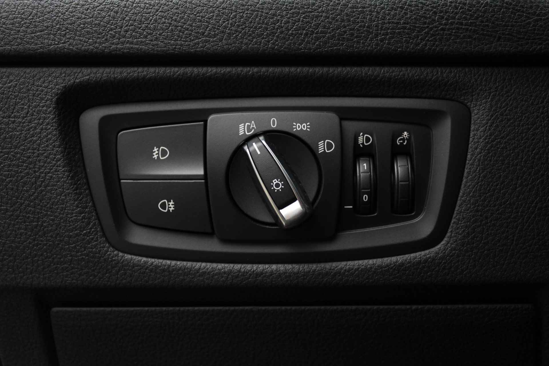 BMW 2 Serie Cabrio 220i M Sport Automaat / Sportstoelen / LED / M Sportonderstel / PDC voor + achter / Stoelverwarming - 21/32