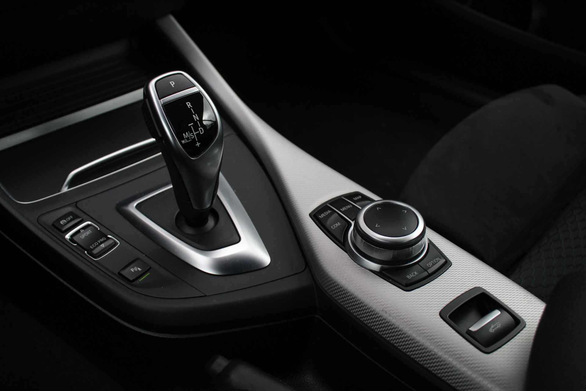 BMW 2 Serie Cabrio 220i M Sport Automaat / Sportstoelen / LED / M Sportonderstel / PDC voor + achter / Stoelverwarming - 22/32