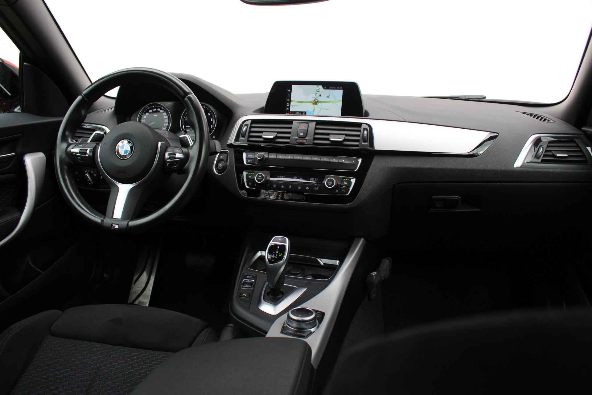BMW 2 Serie Cabrio 220i M Sport Automaat / Sportstoelen / LED / M Sportonderstel / PDC voor + achter / Stoelverwarming - 30/32
