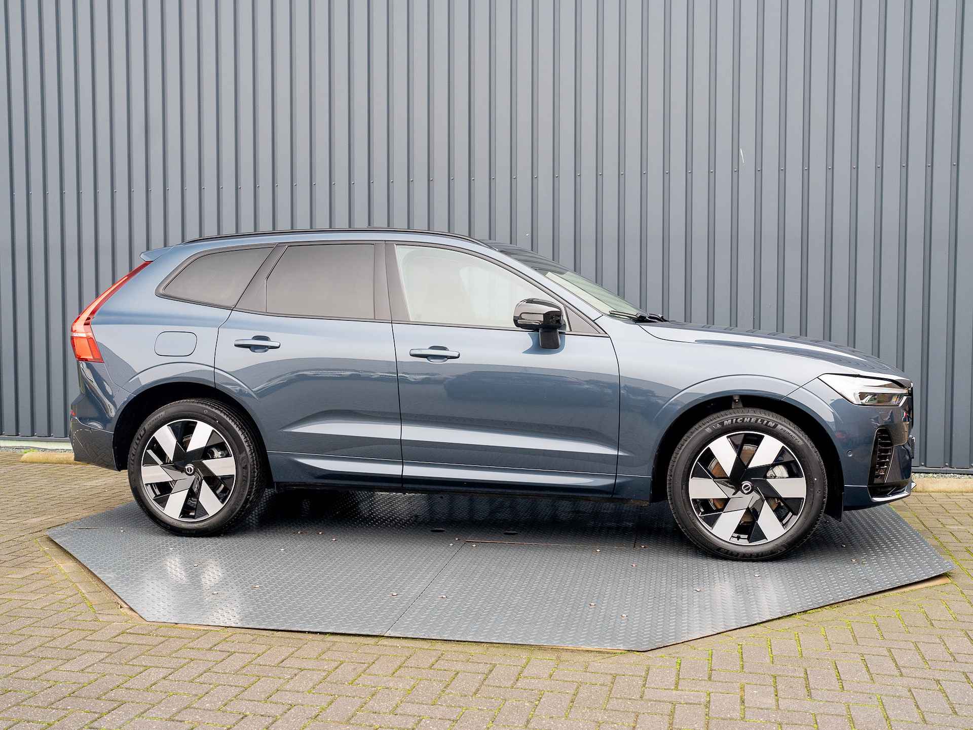 Volvo XC60 2.0 T6 Plug-in hybrid AWD Plus Dark | 360 Camera | Harman/Kardon | Trekhaak | Panodak | Long Range | Prijs Rijklaar!! - 24/54