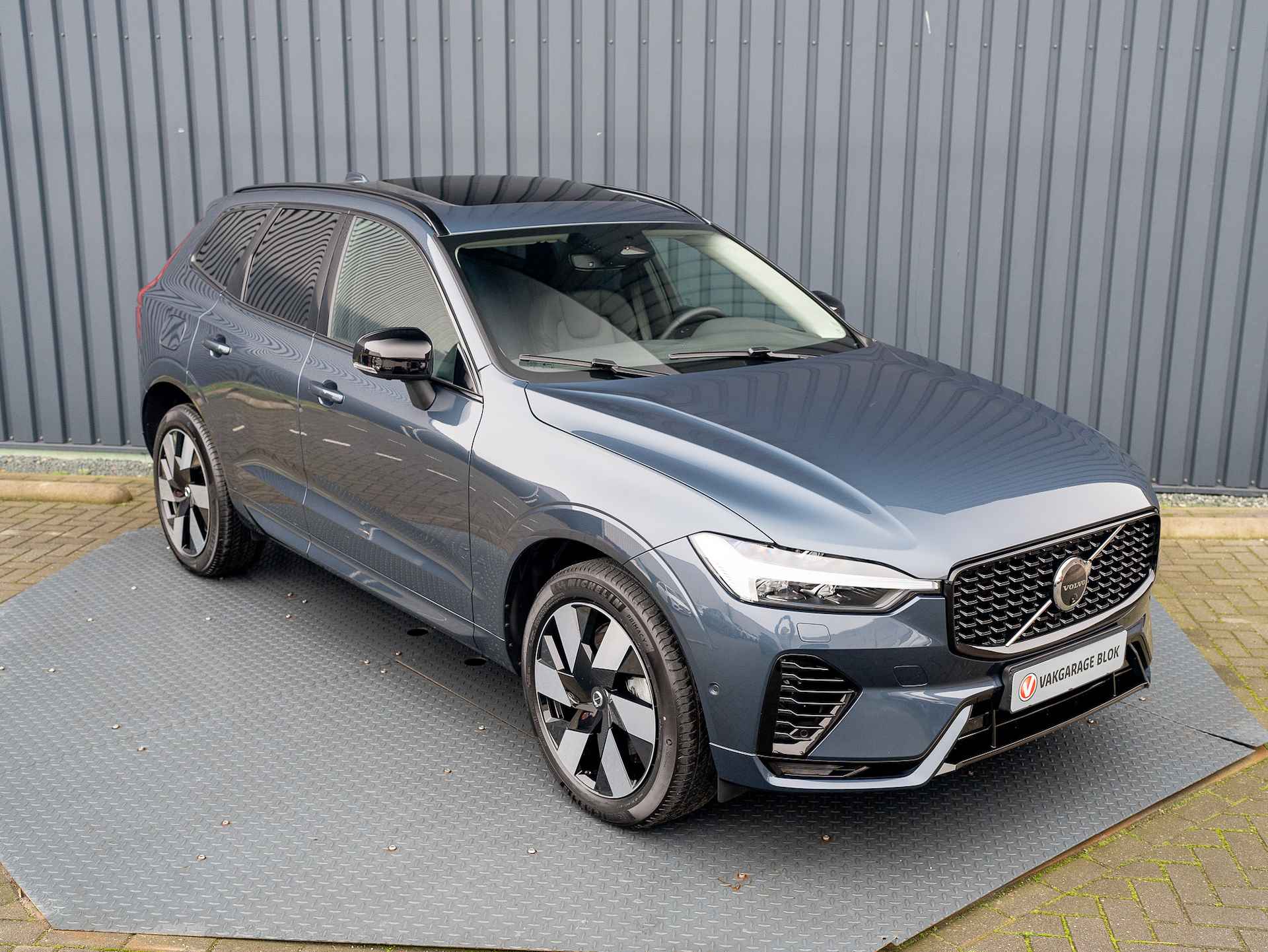 Volvo XC60 2.0 T6 Plug-in hybrid AWD Plus Dark | 360 Camera | Harman/Kardon | Trekhaak | Panodak | Long Range | Prijs Rijklaar!! - 46/54