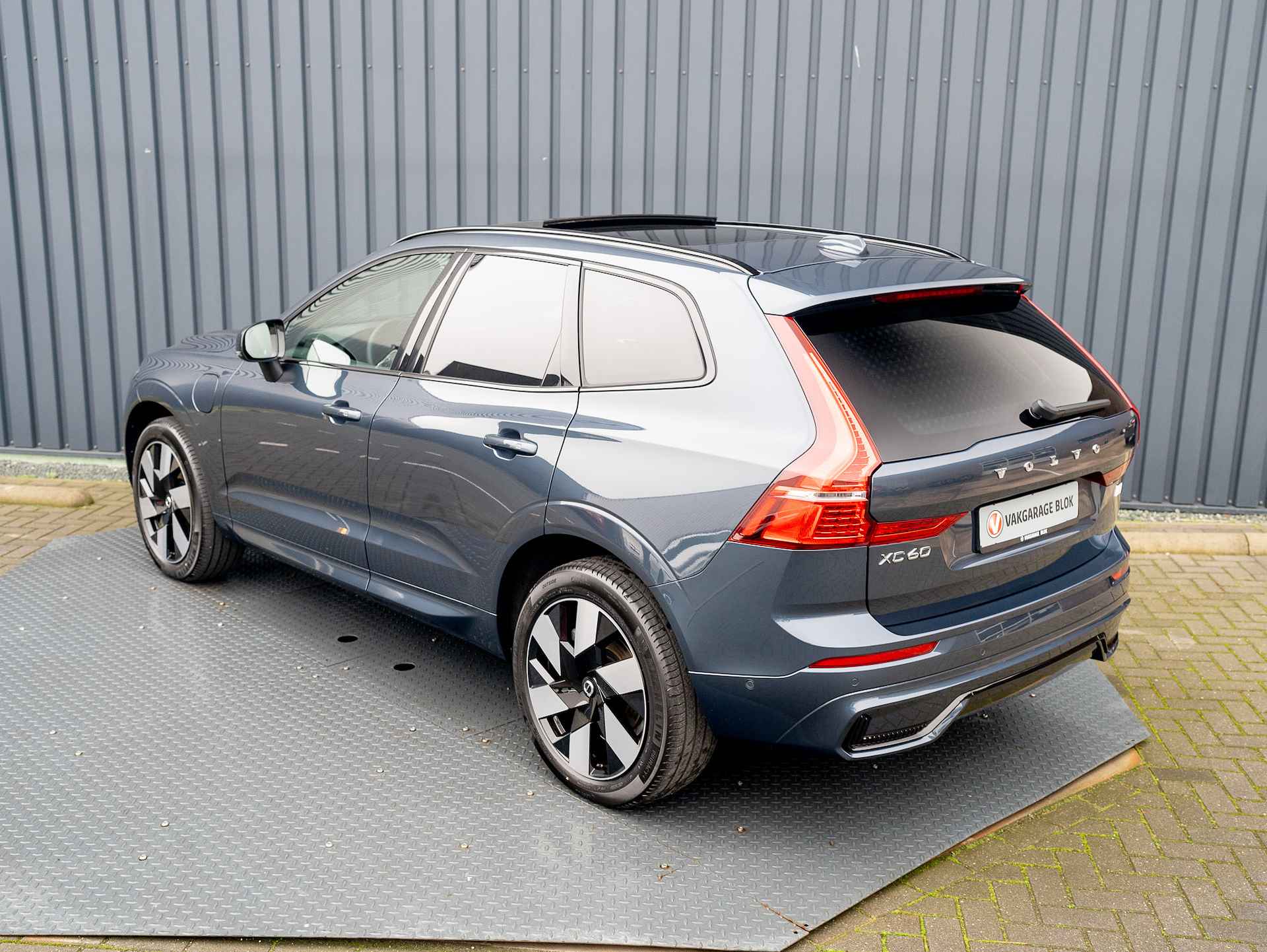 Volvo XC60 2.0 T6 Plug-in hybrid AWD Plus Dark | 360 Camera | Harman/Kardon | Trekhaak | Panodak | Long Range | Prijs Rijklaar!! - 47/54