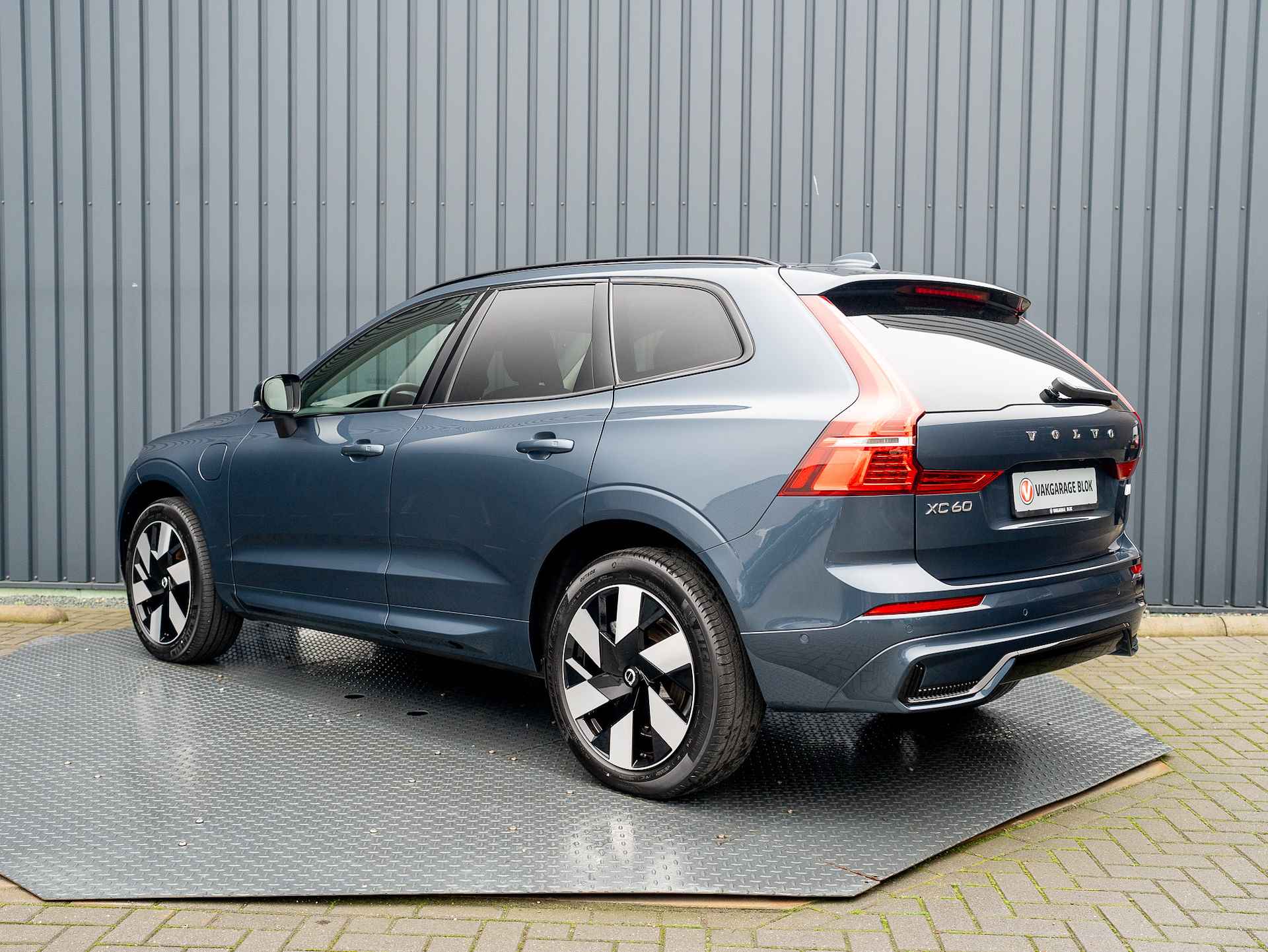 Volvo XC60 2.0 T6 Plug-in hybrid AWD Plus Dark | 360 Camera | Harman/Kardon | Trekhaak | Panodak | Long Range | Prijs Rijklaar!! - 51/54