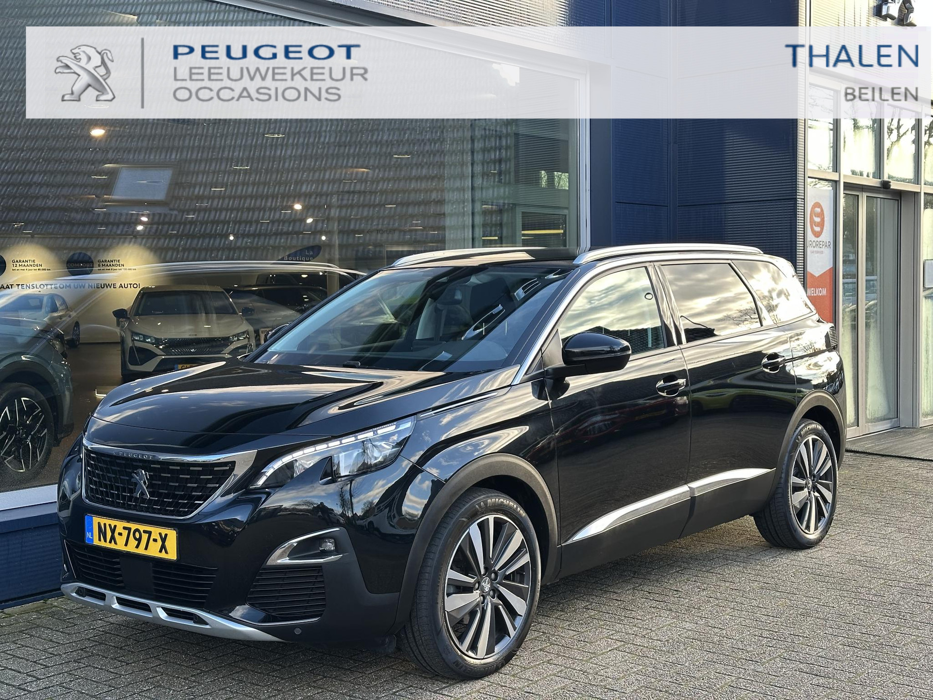 Peugeot 5008 1.2 Turbo 130 PK Allure | Zeer complete uitvoering | Nieuw Geleverd | Full LED Verlichting | Trekhaak 1100 KG | Navigatie | 7 - Zitplaatsen | GT Uitlaatsierstukken | Cruise & Climate Control | 19 Inch Lichtmetalen Velgen | Dakrails