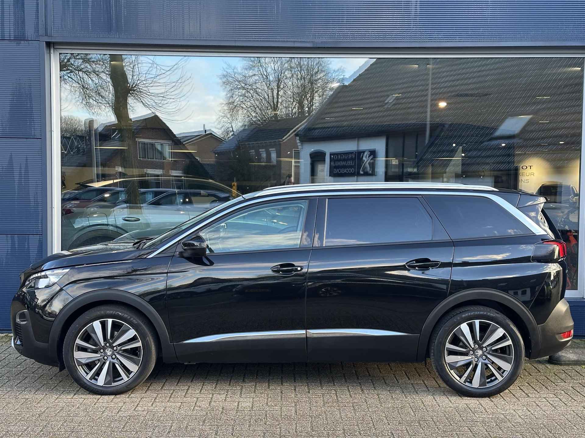 Peugeot 5008 1.2 Turbo 130 PK Allure | Zeer complete uitvoering | Nieuw Geleverd | Full LED Verlichting | Trekhaak 1100 KG | Navigatie | 7 - Zitplaatsen | GT Uitlaatsierstukken | Cruise & Climate Control | 19 Inch Lichtmetalen Velgen | Dakrails - 3/59