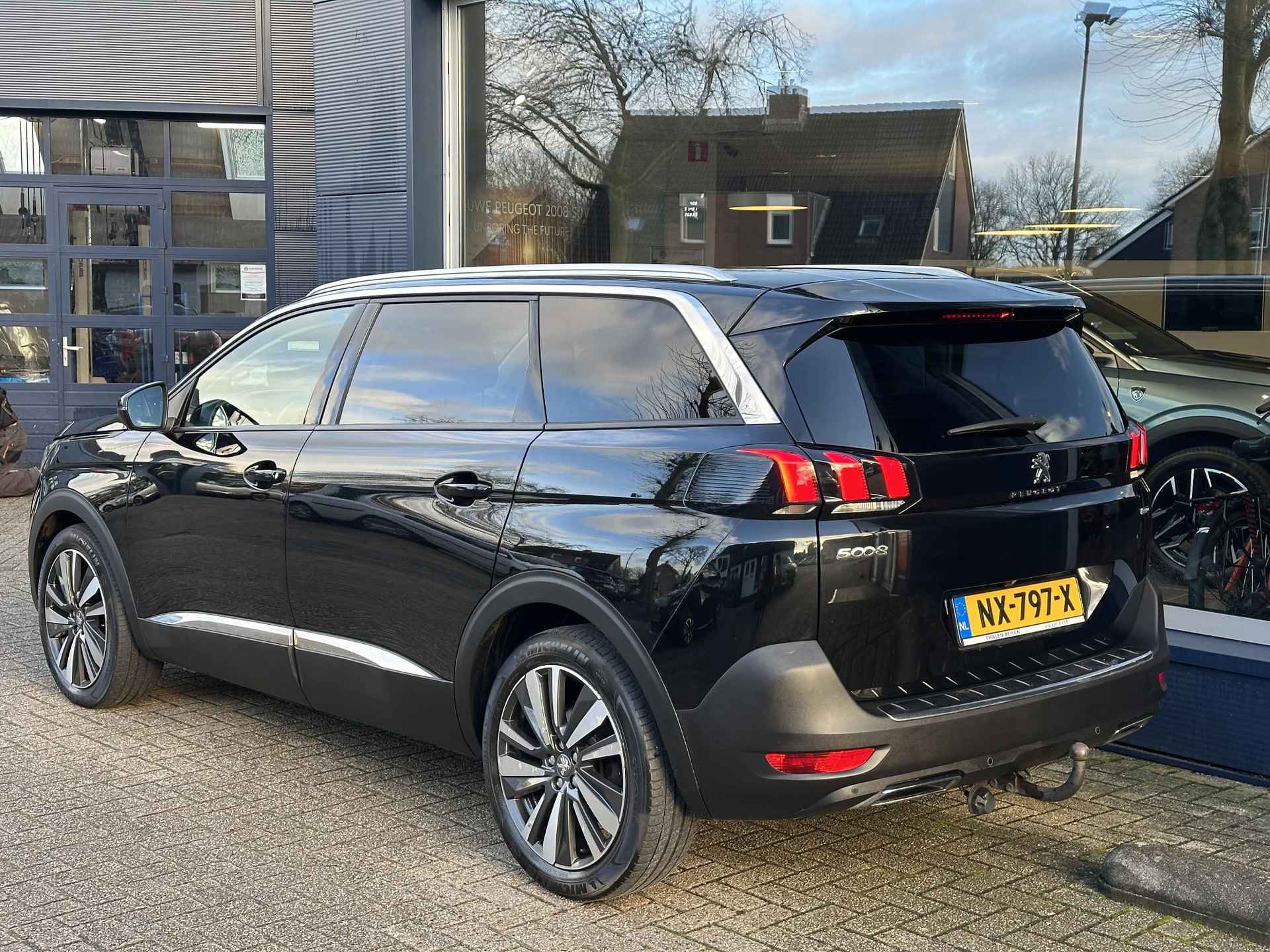 Peugeot 5008 1.2 Turbo 130 PK Allure | Zeer complete uitvoering | Nieuw Geleverd | Full LED Verlichting | Trekhaak 1100 KG | Navigatie | 7 - Zitplaatsen | GT Uitlaatsierstukken | Cruise & Climate Control | 19 Inch Lichtmetalen Velgen | Dakrails - 4/59