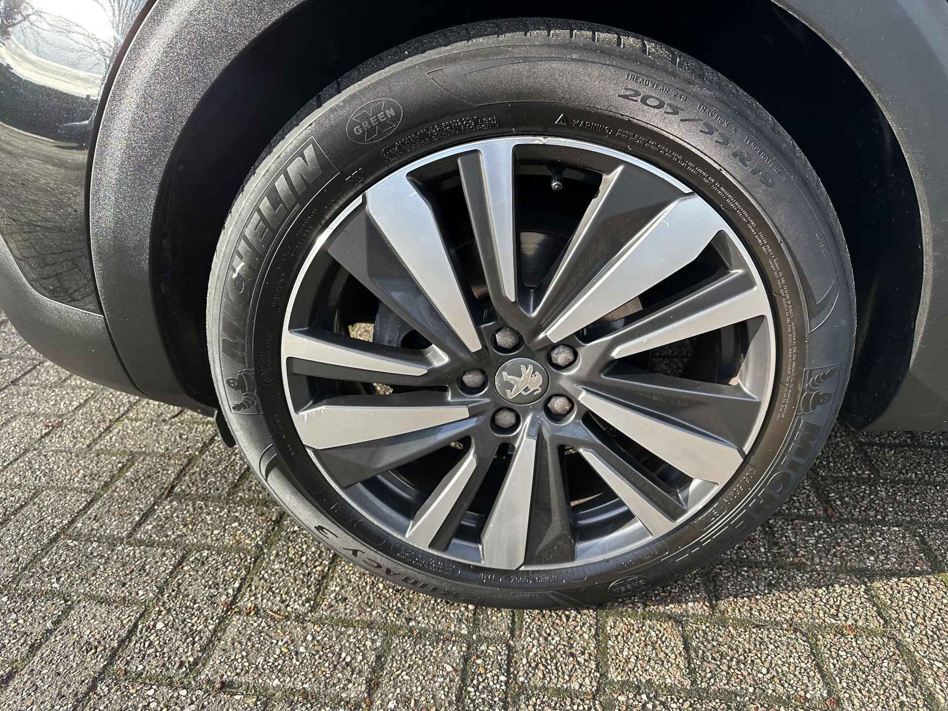 Peugeot 5008 1.2 Turbo 130 PK Allure | Zeer complete uitvoering | Nieuw Geleverd | Full LED Verlichting | Trekhaak 1100 KG | Navigatie | 7 - Zitplaatsen | GT Uitlaatsierstukken | Cruise & Climate Control | 19 Inch Lichtmetalen Velgen | Dakrails - 42/59