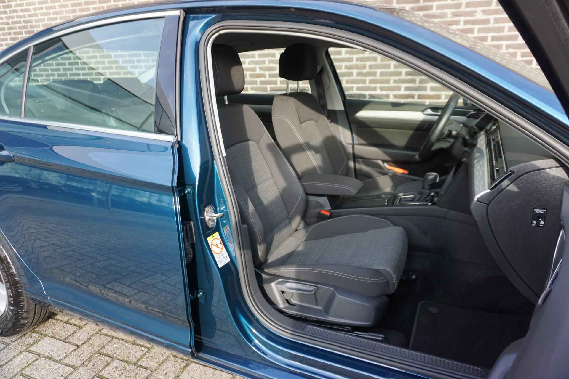 Volkswagen Passat 1.5 TSI 150pk Business | Navigatie | Climatronic | Ergonomische bestuurdersstoel - 22/41