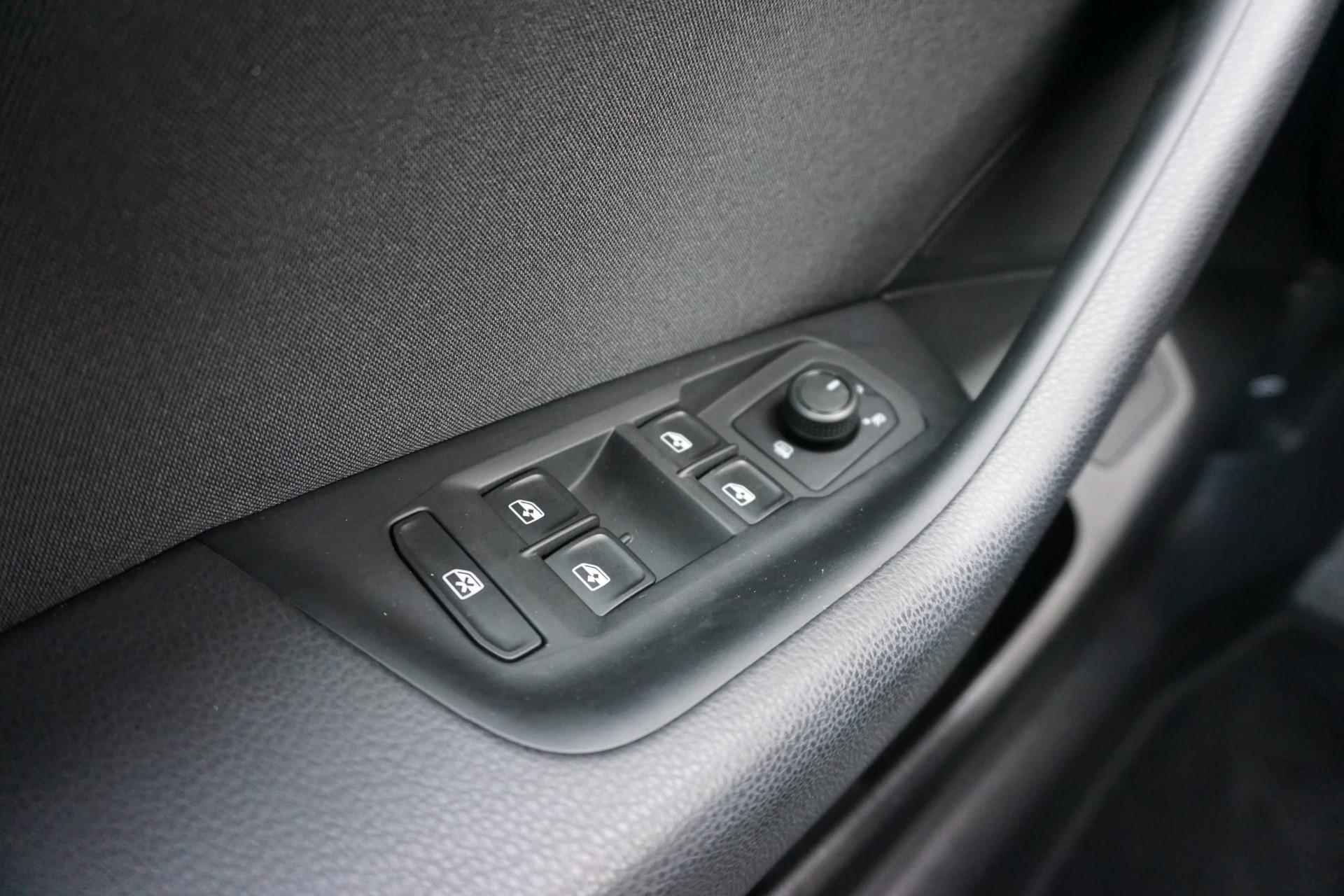 Volkswagen Passat 1.5 TSI 150pk Business | Navigatie | Climatronic | Ergonomische bestuurdersstoel - 37/41