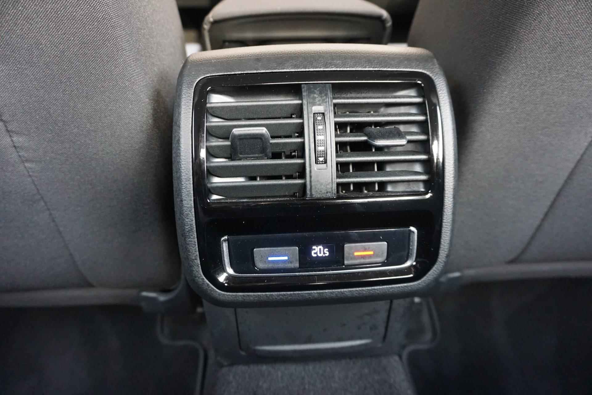 Volkswagen Passat 1.5 TSI 150pk Business | Navigatie | Climatronic | Ergonomische bestuurdersstoel - 39/41