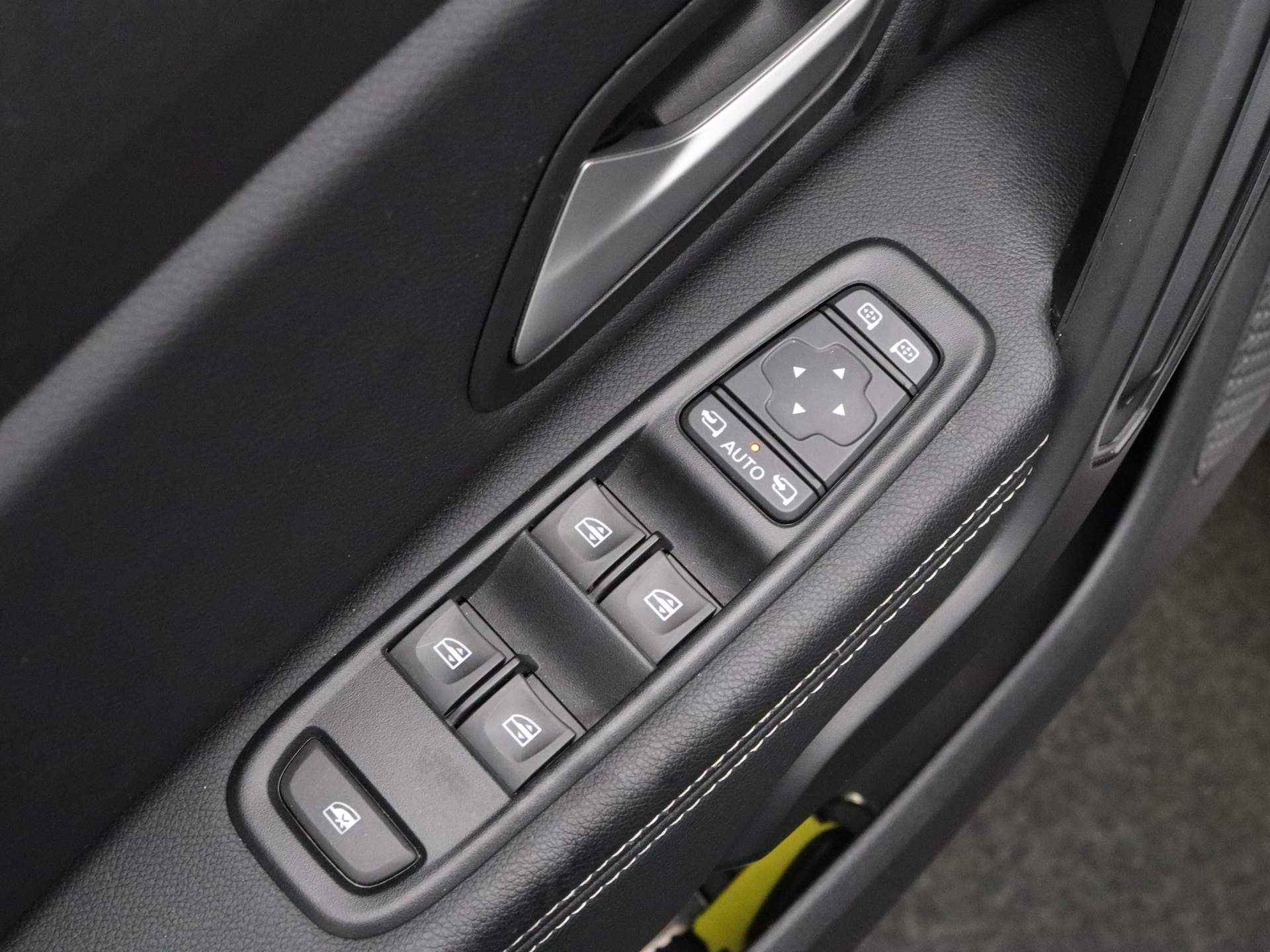 Dacia Duster TCe 150pk Journey EDC/Automaat ALL-IN PRIJS! Camera | Navi | Sidesteps - 30/42