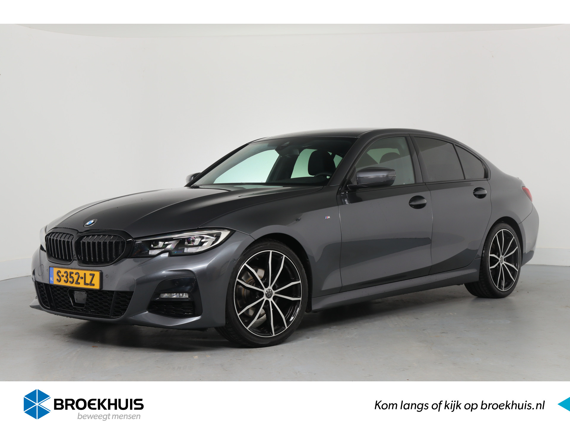 BMW 3-serie 320i High Executive | Dealer Onderhouden! | M-Pakket | LED | Sportstoelen | Stoelverwarming | Cruise Adaptive | Clima | Parkeers