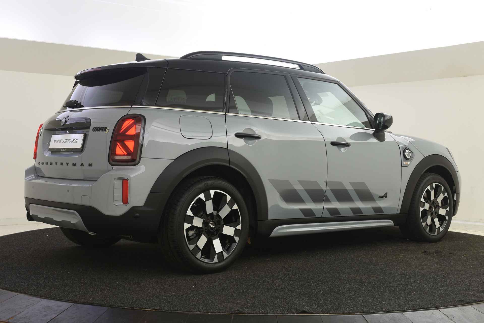 MINI Countryman Cooper SE ALL4 Untamed Automaat / Achteruitrijcamera / Comfort Access / LED / Cruise Control / Stoelverwarming / Comfortstoelen - 14/45