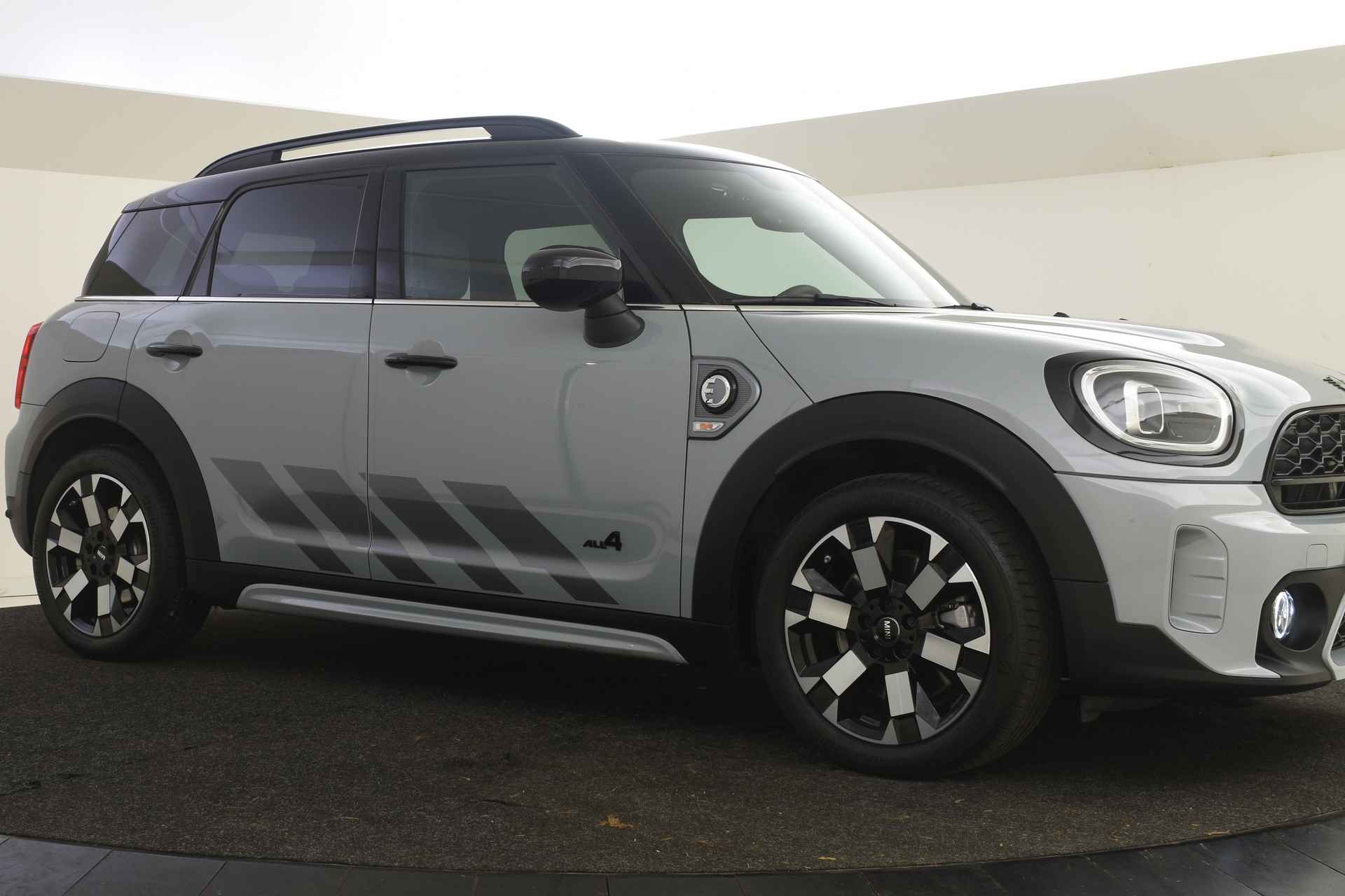 MINI Countryman Cooper SE ALL4 Untamed Automaat / Achteruitrijcamera / Comfort Access / LED / Cruise Control / Stoelverwarming / Comfortstoelen - 23/45