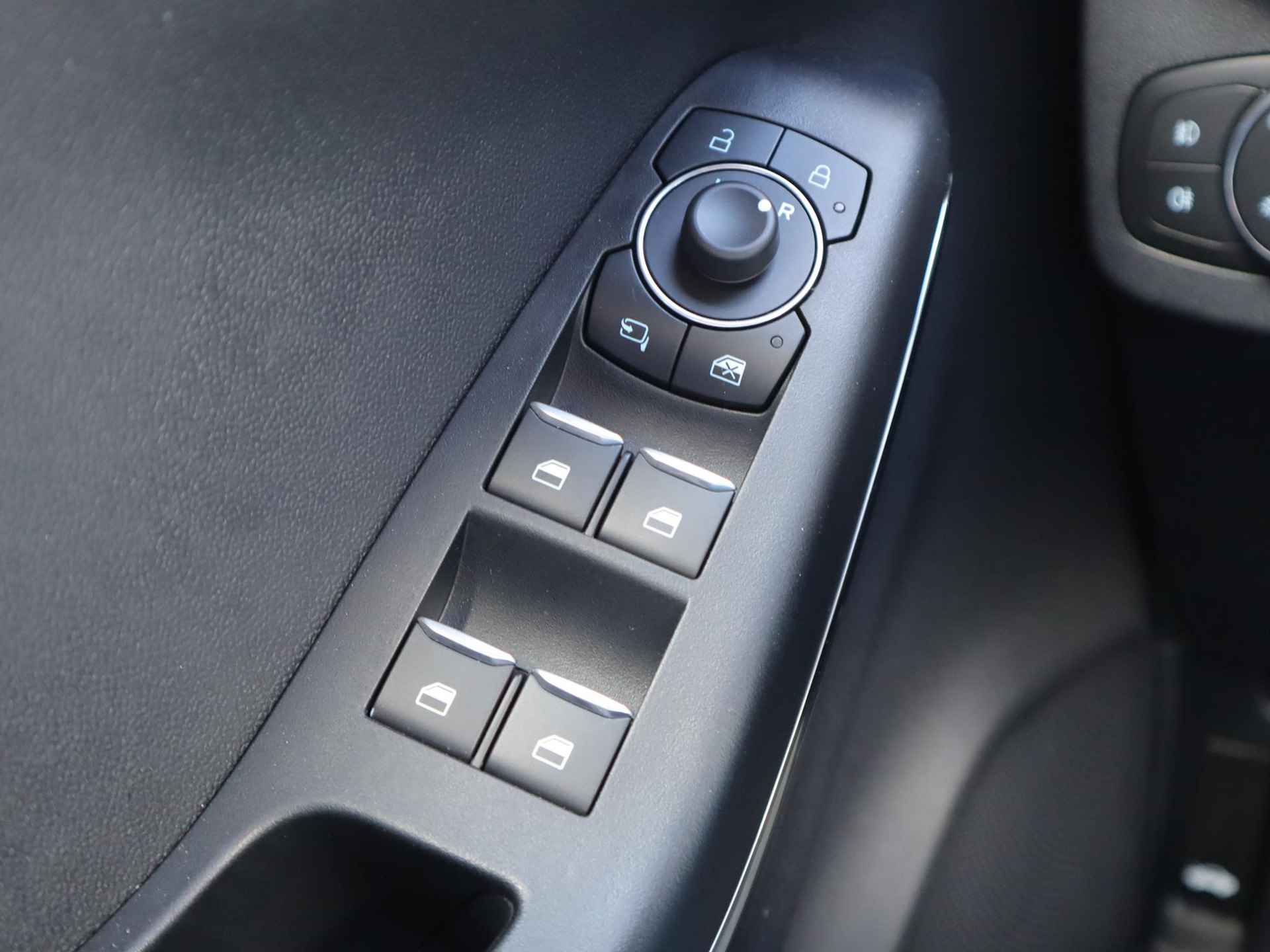 Ford Puma 1.0 EcoBoost Hybrid ST-Line X 125pk automaat | Stoel- stuur en voorruitverwarming | All season banden | B&O | Navigatie | Achteruit rij camera - 35/45