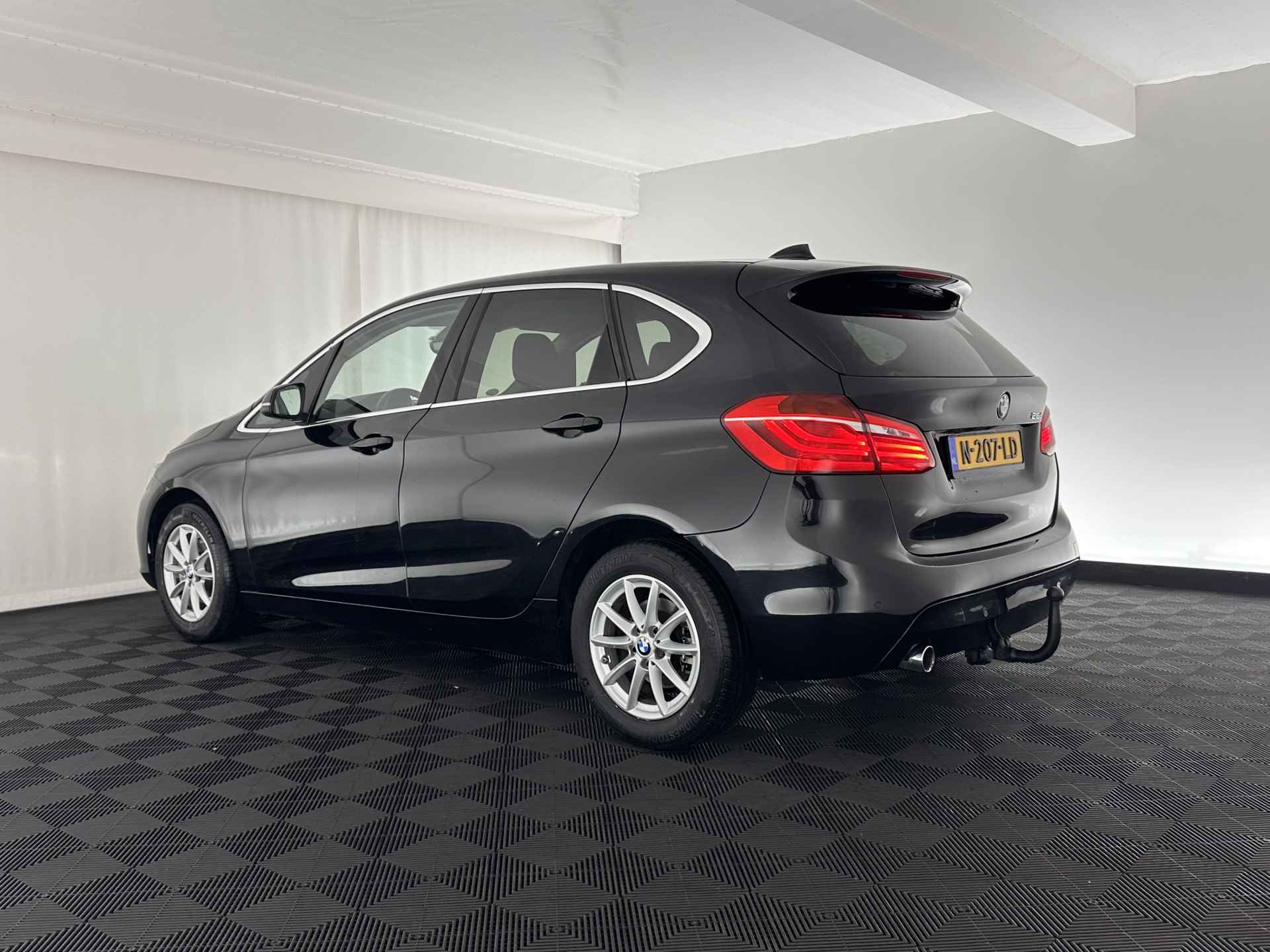 BMW 2 Serie Active Tourer 216d High Executive Aut. *FULL-LED | NAVI-FULLMAP | COMFORT-SEATS | ECC | TOWBAR |  PDC | CRUISE | 16''ALU* - 4/28