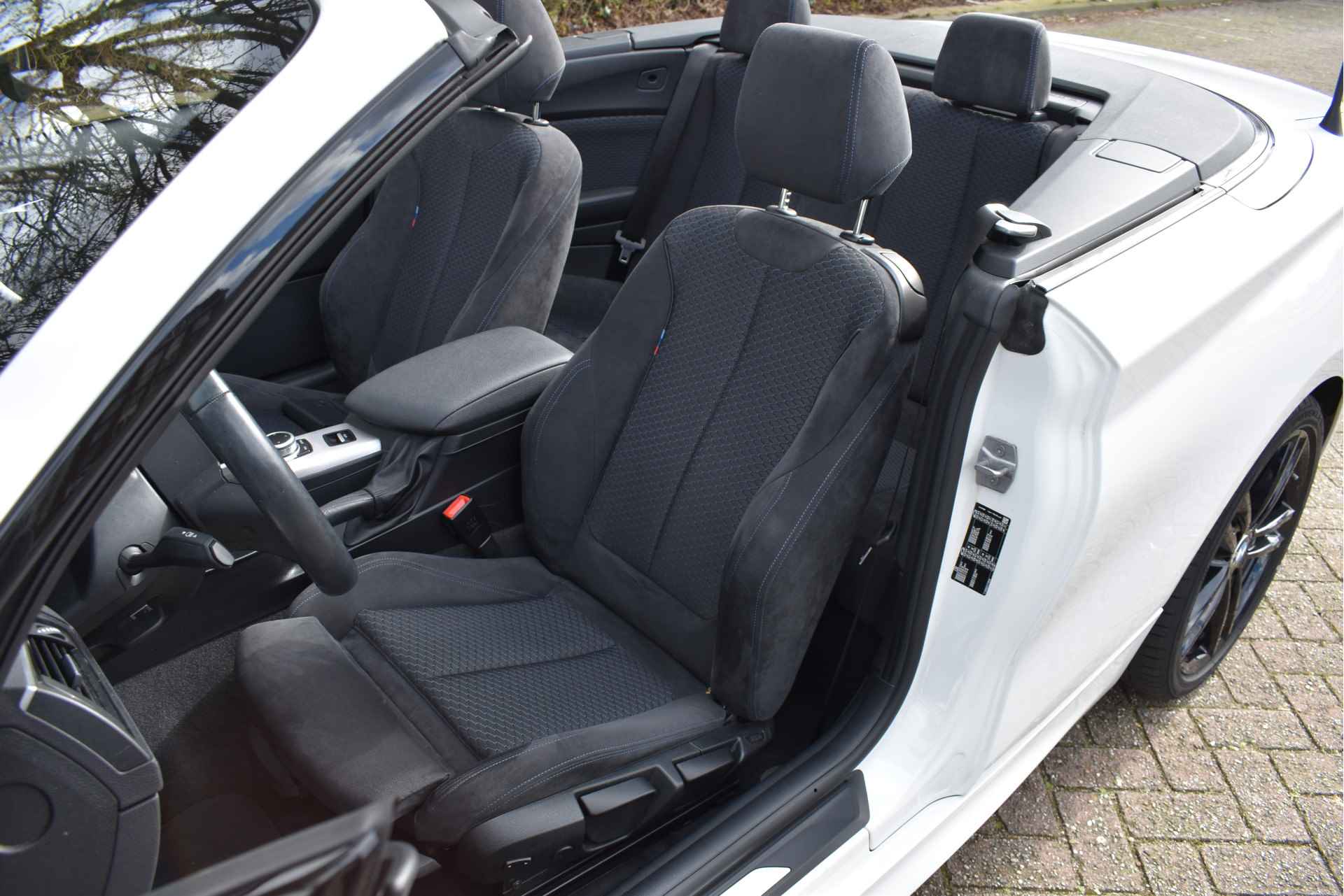 BMW 2 Serie Cabrio 218i High Executive M-Sport | Keyless | Harman/Kardon | DAB | Stoelverw | M-Stoelen | Full LED | LM-Velgen - 17/70