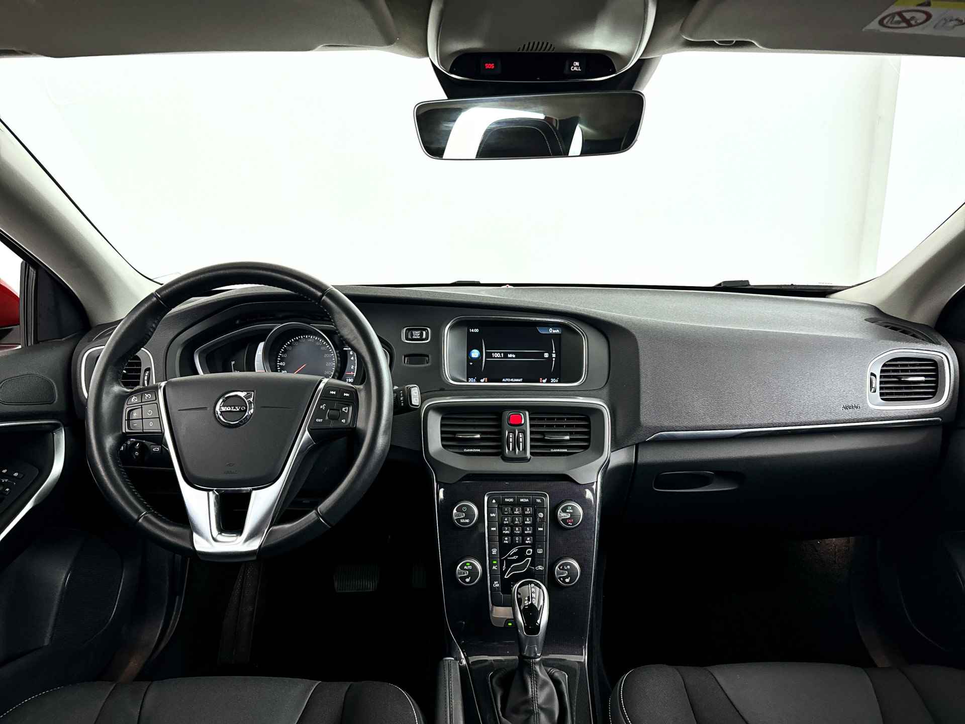 Volvo V40 T2 Aut. Nordic+ | Stoelverwarming | Trekhaak - 8/31