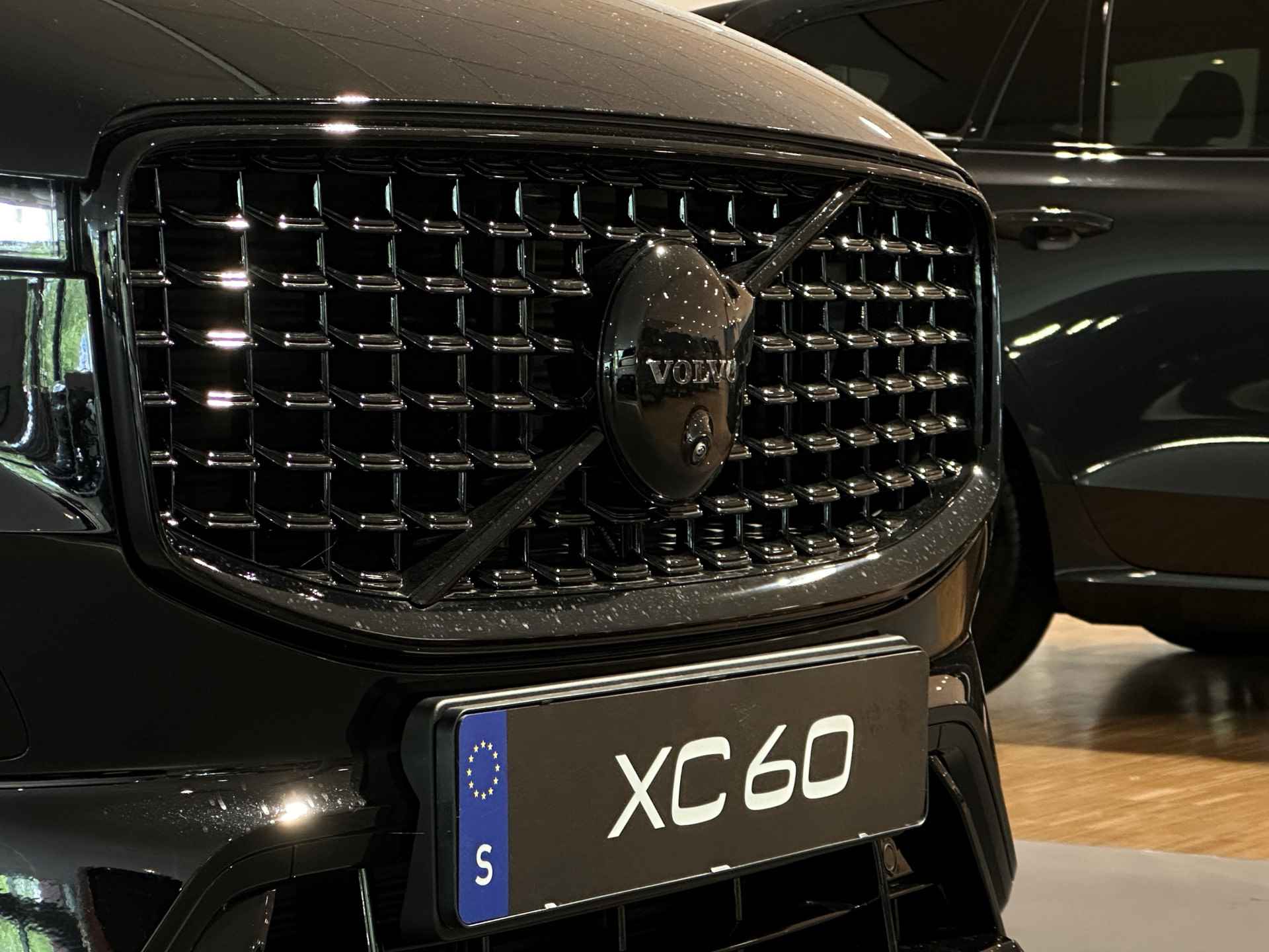 Volvo XC60 T6 AWD Recharge Black Edition | Luchtvering | 360° Camera | Head-Up Display | Harman Kardon | Full LED Meesturende koplampen | V - 10/52