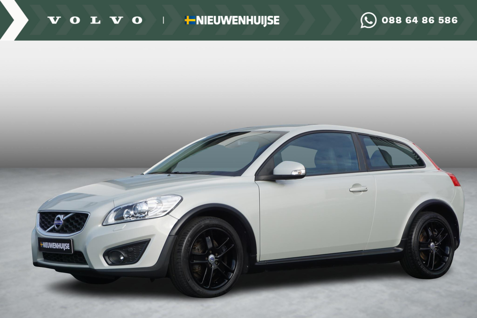 Volvo C30 2.0 Momentum | Stoelverwarming | Bluetooth | Regensensor | High Performance audio | Parkeersensoren | 17" lm velgen | Actieve Bochtverlichting |