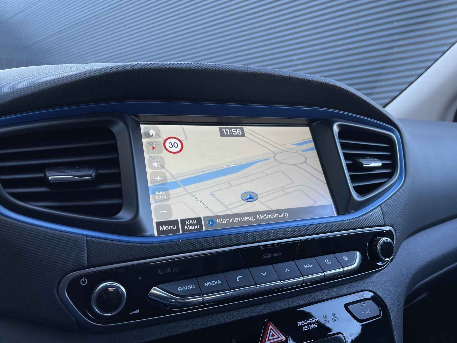 Hyundai IONIQ 1.6 GDi Premium | Schuif-/Kanteldak | Leder | Apple Carplay/Android | Stuur- + Stoelverwarming | Geheugenstoel | Rijklaarprijs! - 16/32