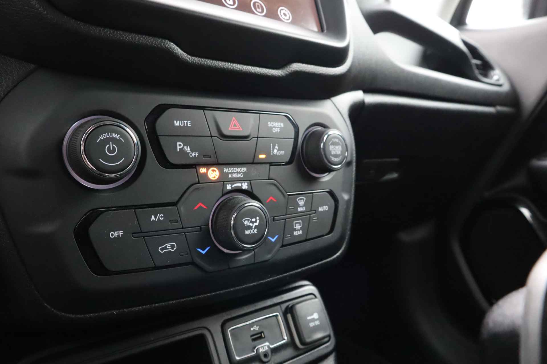 Jeep Renegade 1.3T DDCT Longitude | Automaat | DAB Radio | Navigatie | Apple Carplay & Android Auto | Keyless - 38/42