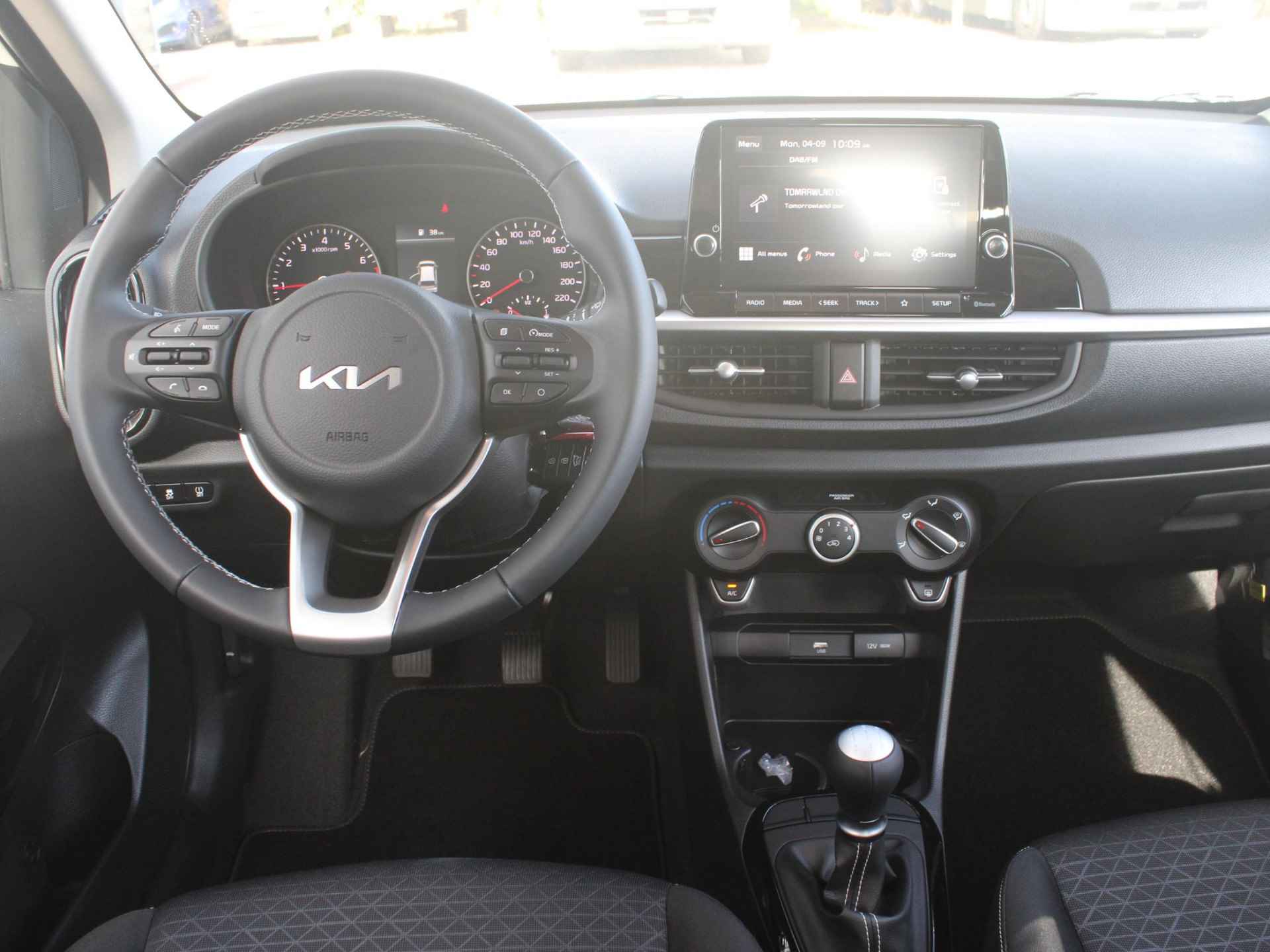 Kia Picanto 1.0 DPi DynamicLine | Voorraad | Airco | Cruise | Camera | Apple Carplay | 14" - 9/26