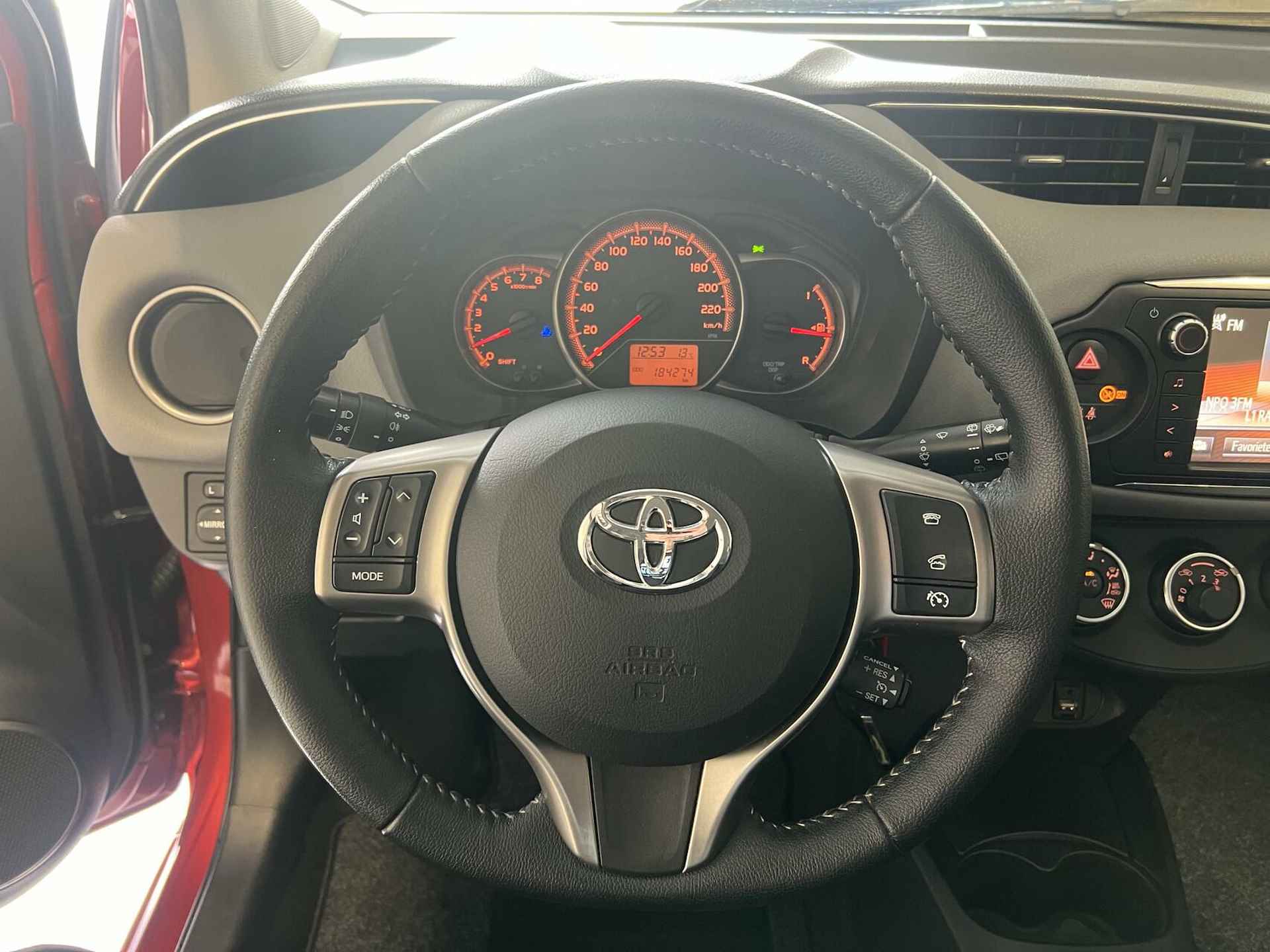 Toyota Yaris 1.3 VVT-i Aspiration / Camera / Cruise - 21/26