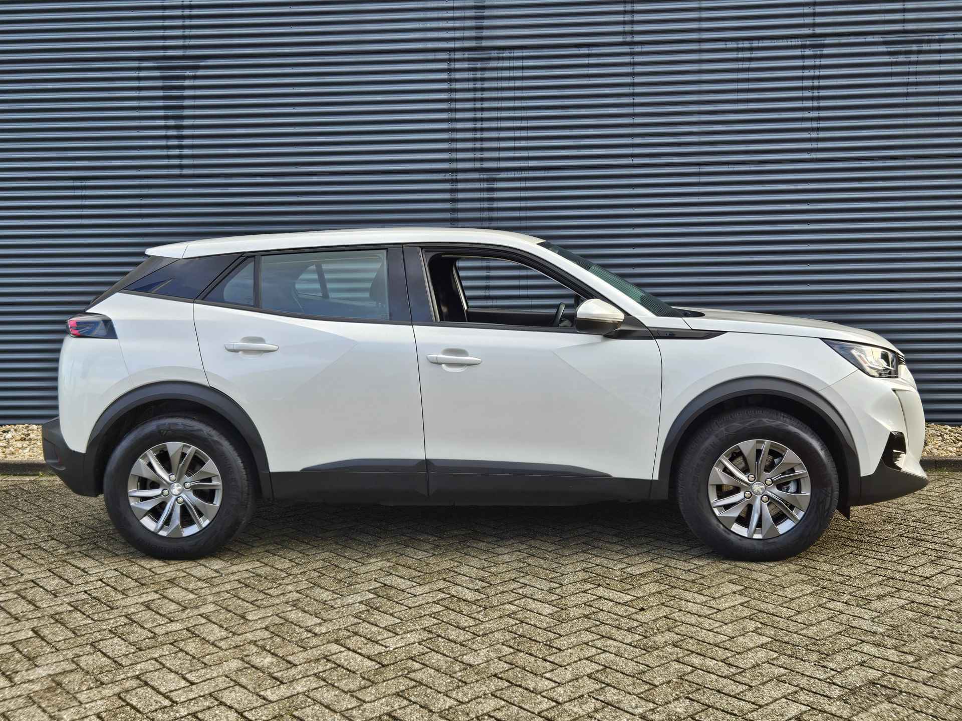 Peugeot e-2008 EV Active 50 kWh | 3-Fase lader | Navigatie | Climate Control | Parkeersensoren | Apple Carplay en Android Auto | Parelmoer Wit | - 13/40