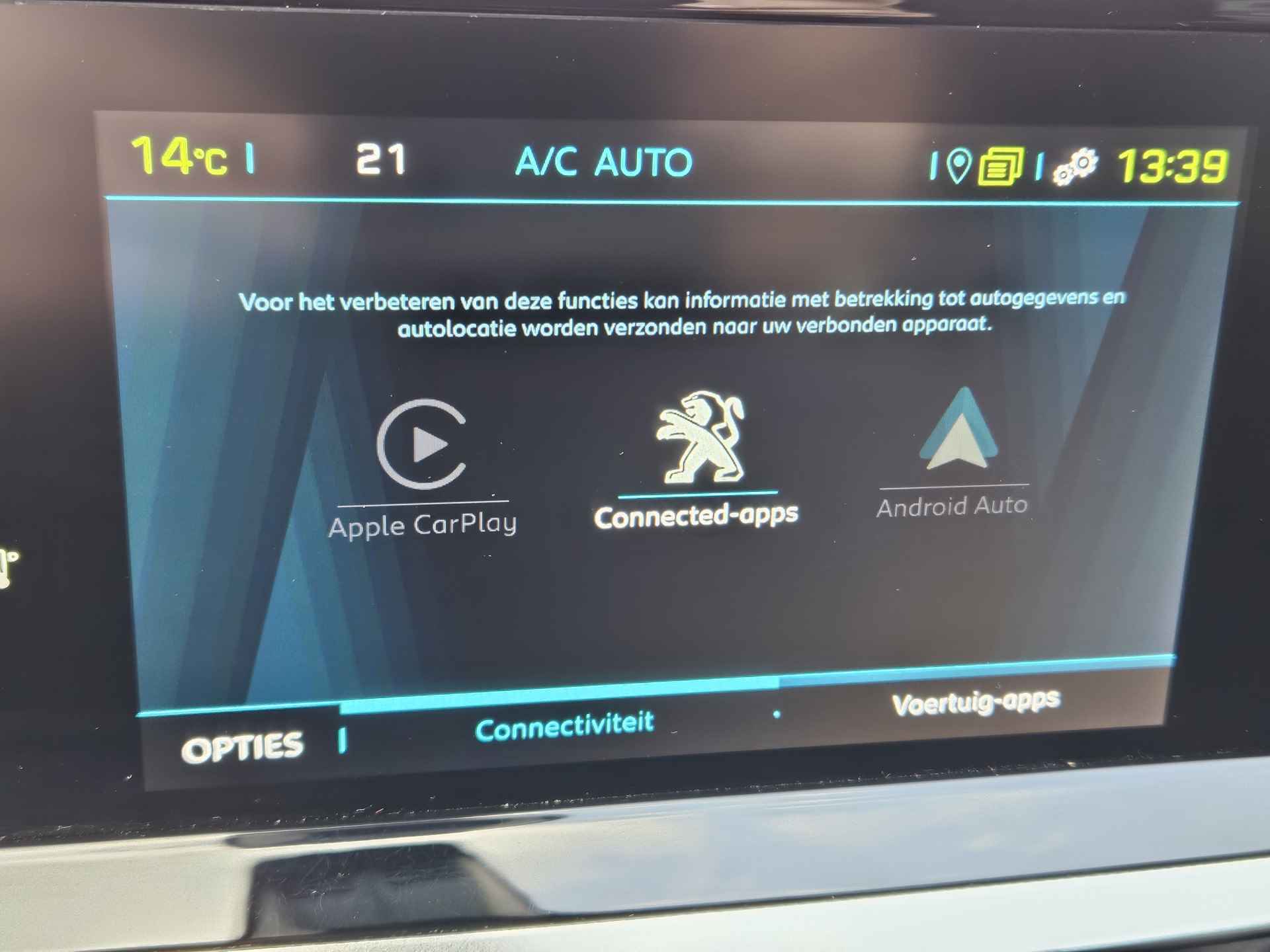 Peugeot e-2008 EV Active 50 kWh | 3-Fase lader | Navigatie | Climate Control | Parkeersensoren | Apple Carplay en Android Auto | Parelmoer Wit | - 22/40