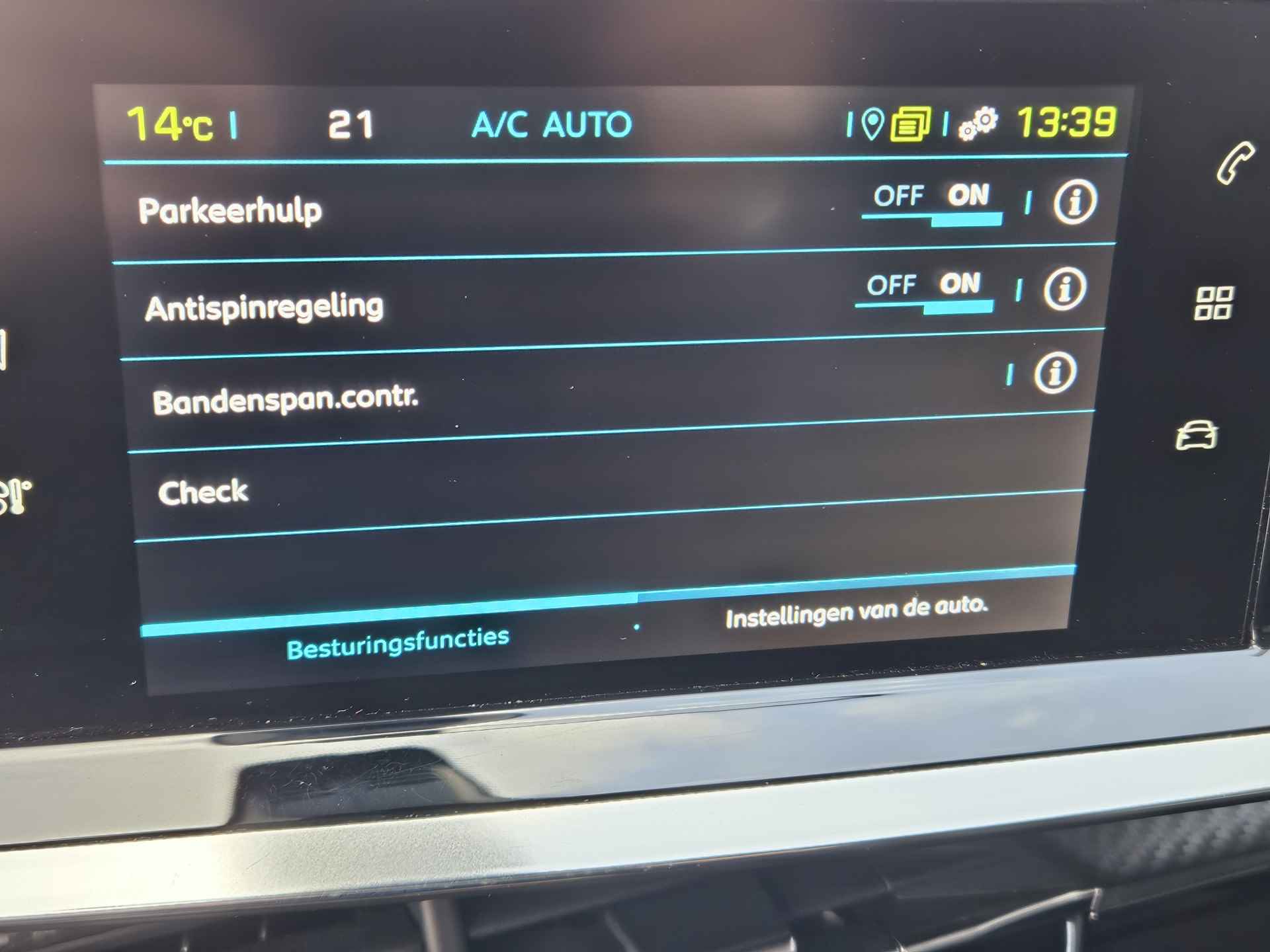 Peugeot e-2008 EV Active 50 kWh | 3-Fase lader | Navigatie | Climate Control | Parkeersensoren | Apple Carplay en Android Auto | Parelmoer Wit | - 23/40