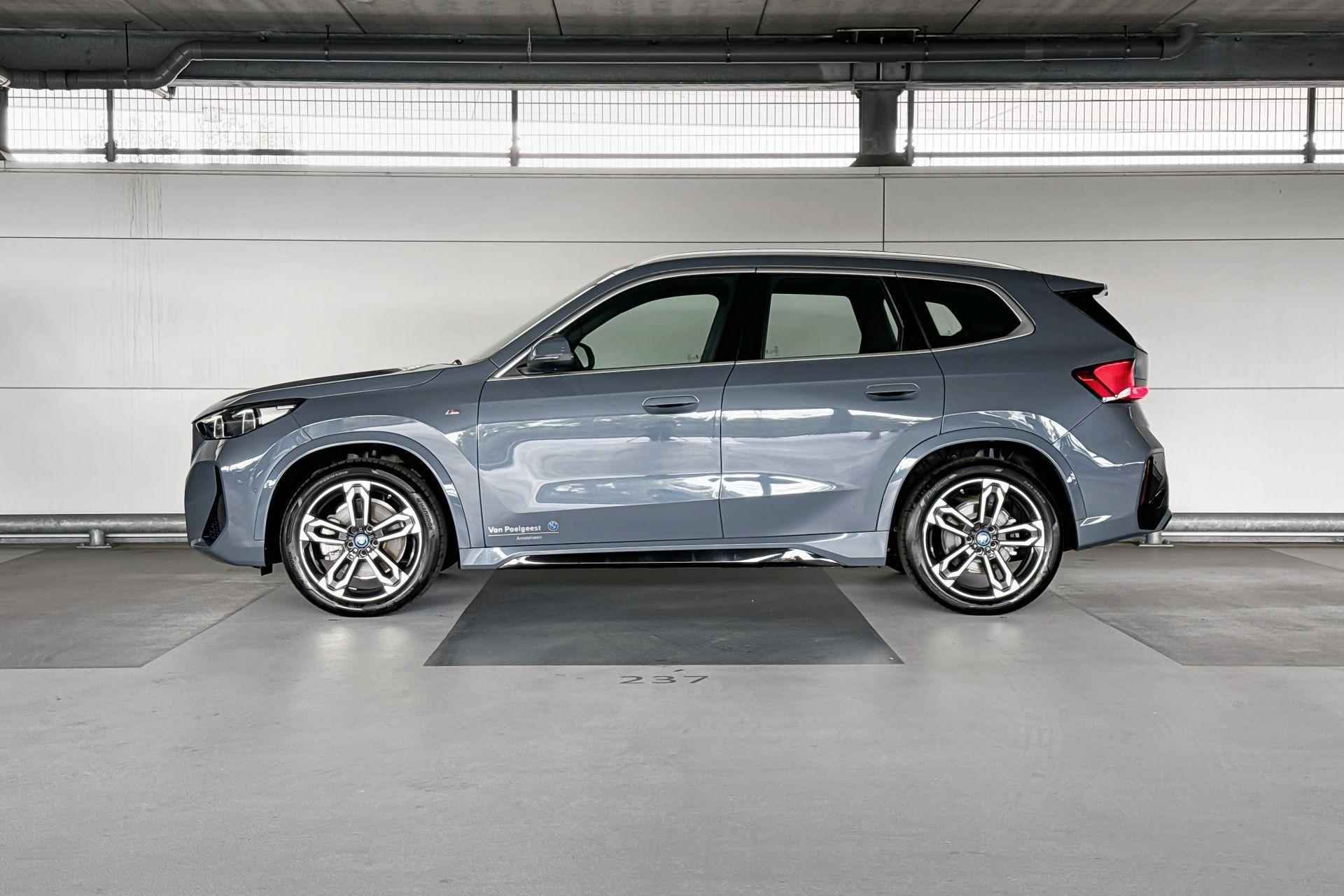 BMW iX1 xDrive30 67 kWh | M Sportpakket | Adaptieve LED koplampen - 2/21