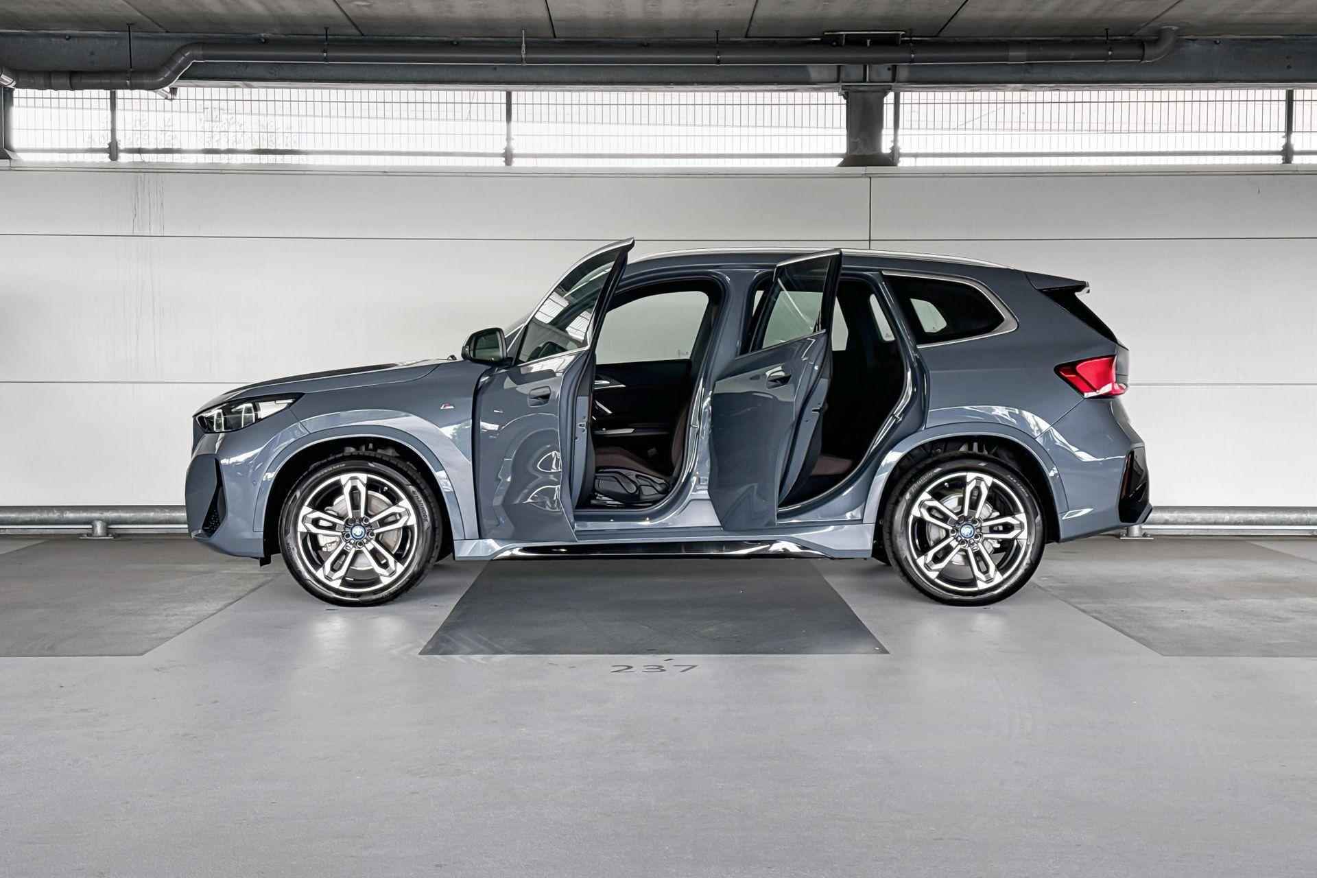 BMW iX1 xDrive30 67 kWh | M Sportpakket | Adaptieve LED koplampen - 3/21