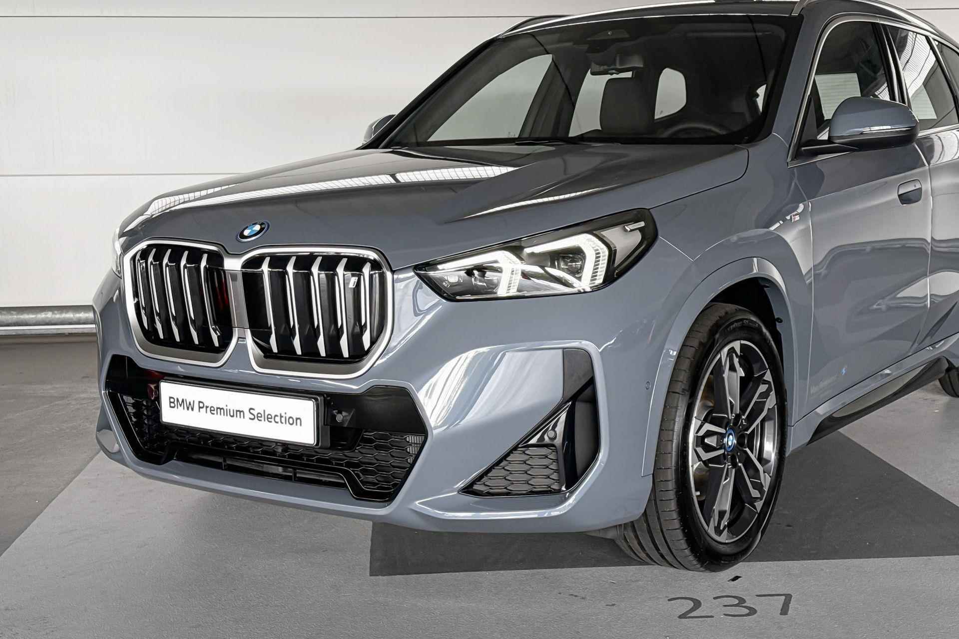 BMW iX1 xDrive30 67 kWh | M Sportpakket | Adaptieve LED koplampen - 20/21