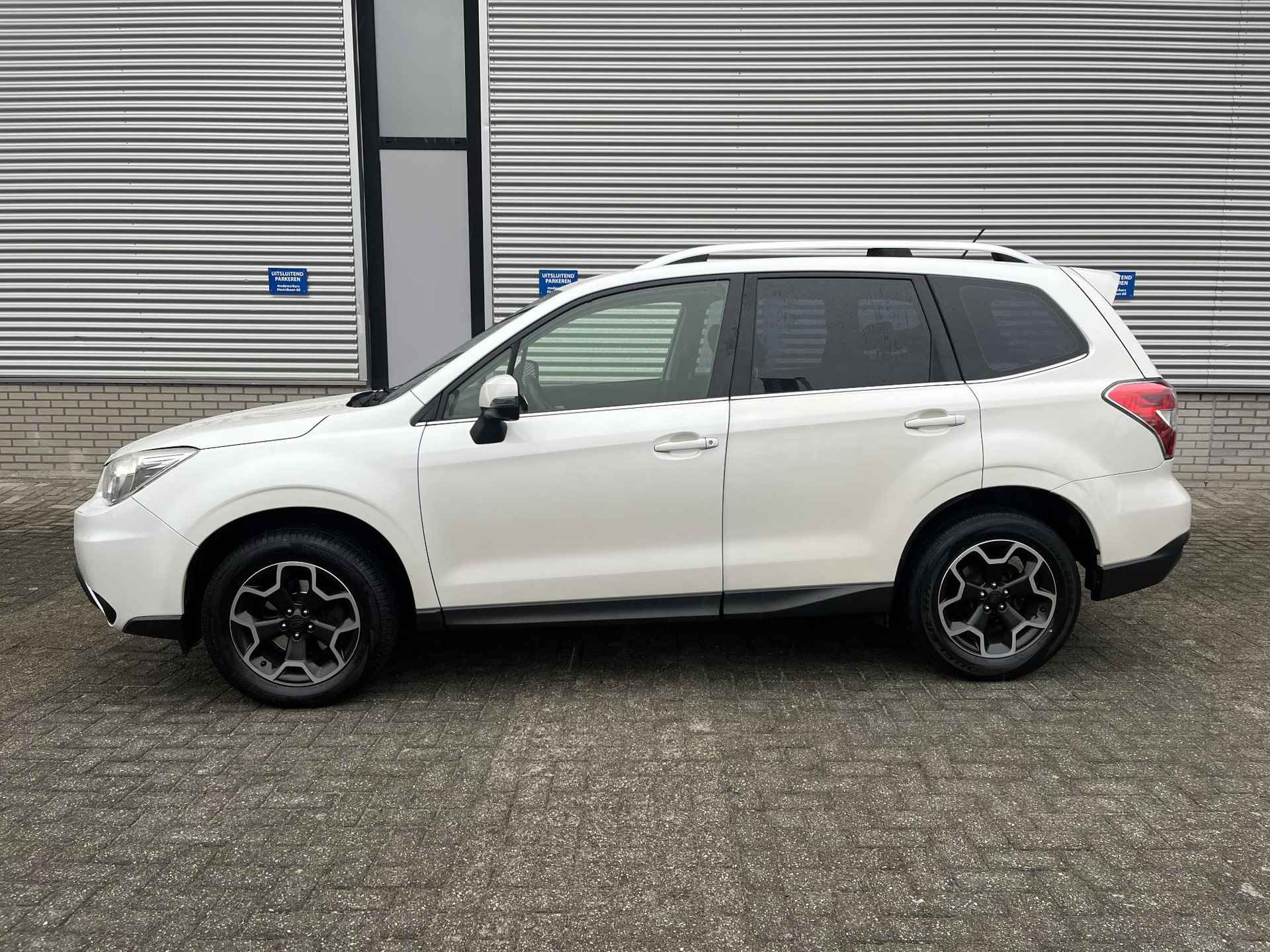 Subaru Forester 2.0 Luxury | Achteruitrijcamera | Trekhaak | Navigatie | Leer | Cito Onderhouden - 3/35