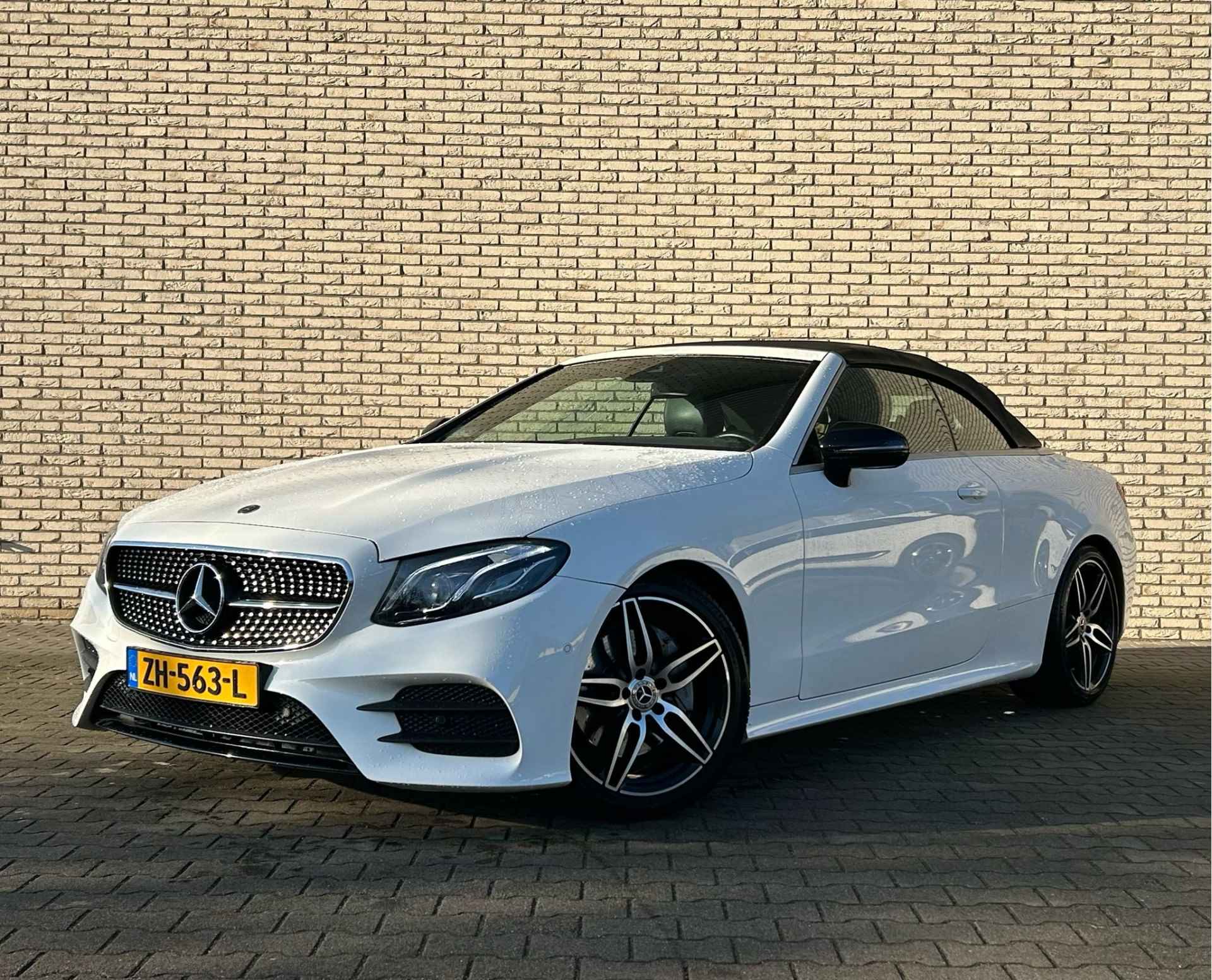 Mercedes-Benz E-Klasse E 200 Cabrio AMG Line l Night pakket l Stoel verwarming l Camera l Sfeer verlichting l - 3/13