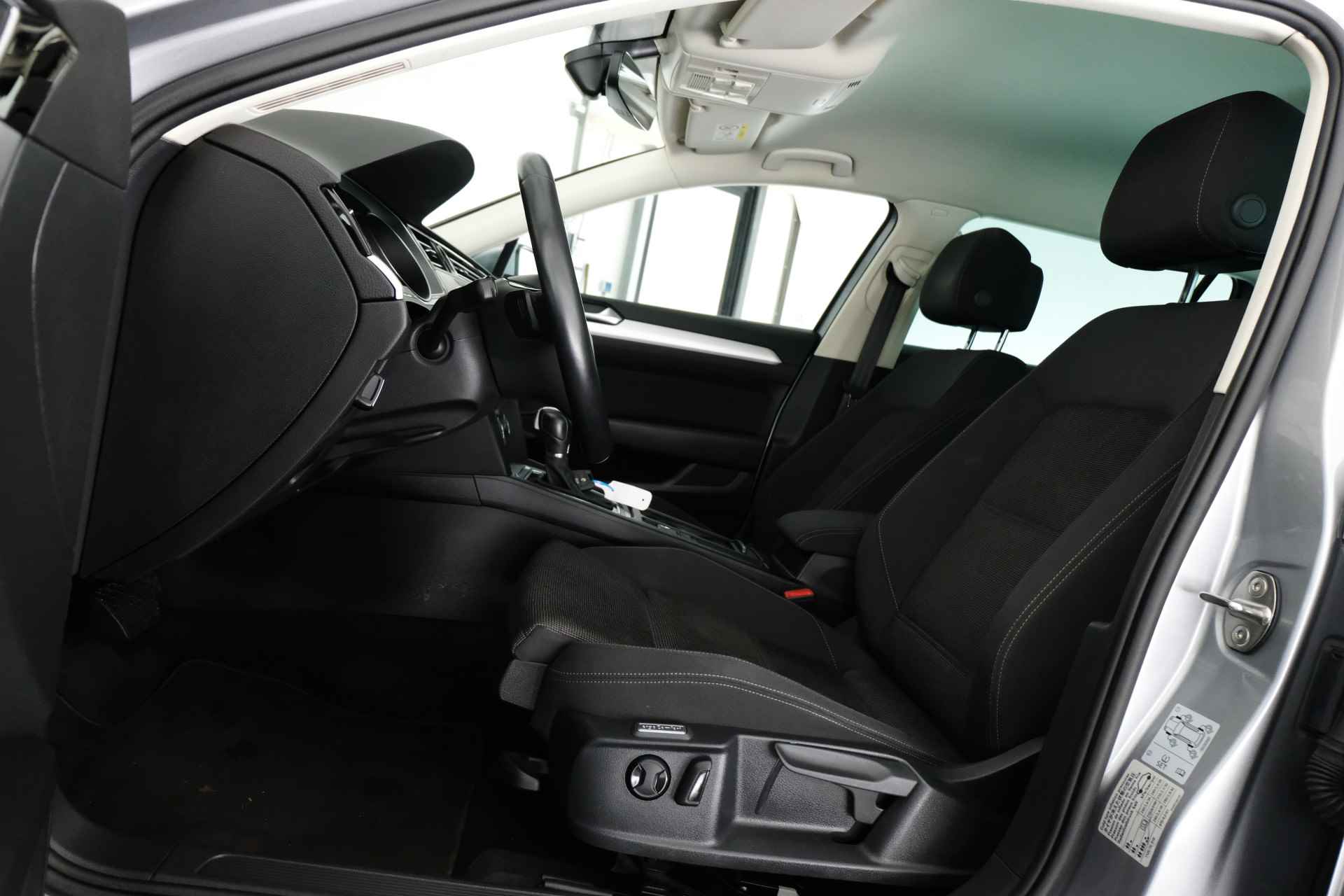 Volkswagen Passat Variant 1.6 TDI Comfortline / ADAP. CRUISE / CLIMA / NAVI / CAMERA / - 6/29