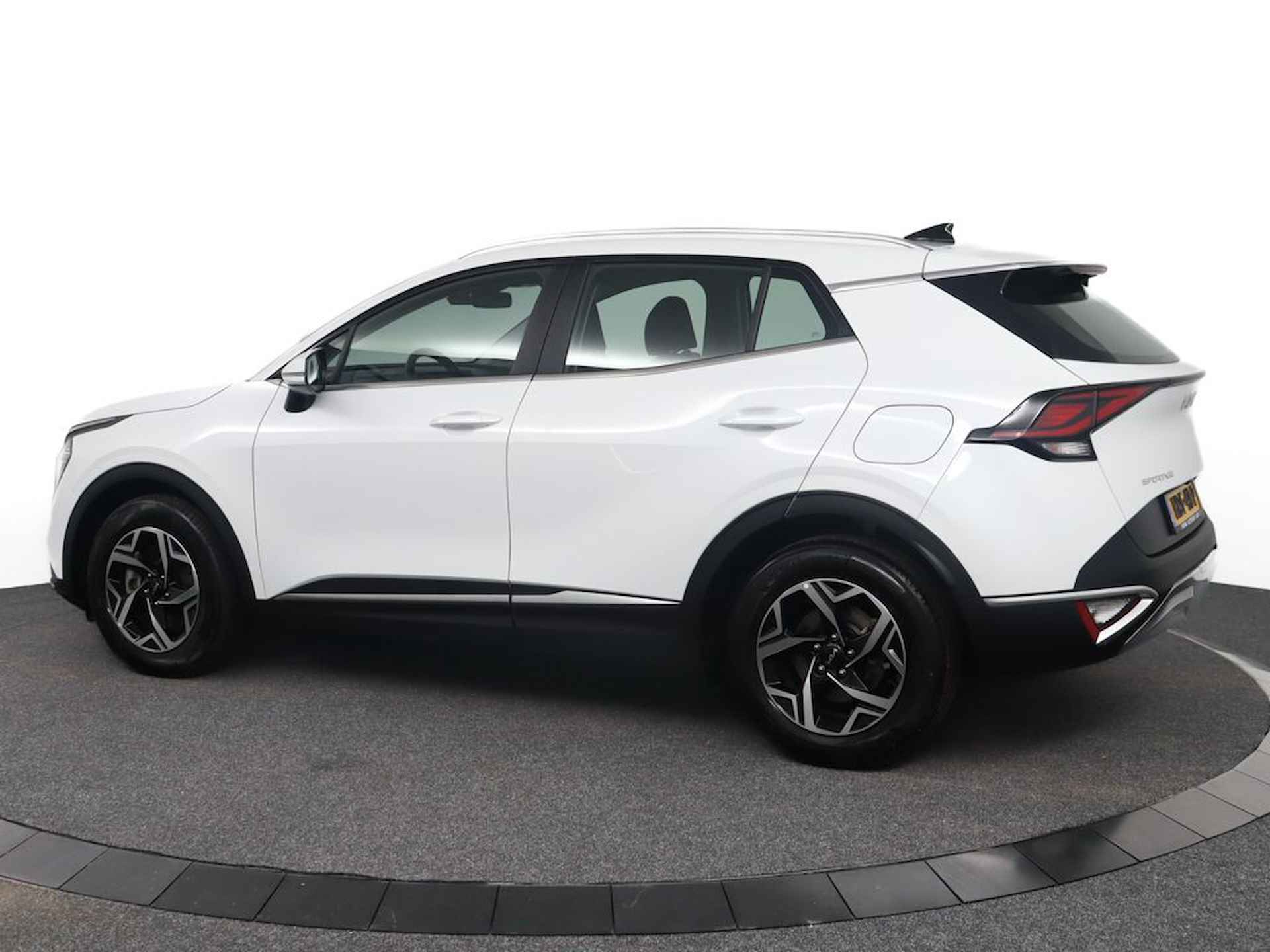 Kia Sportage 1.6 T-GDi MHEV DynamicLine - Airco - Navigatie - Camera - Stuur-/stoelverwarming - LM-velgen - LED - Fabrieksgarantie t/m 30-03-2033 - 4/53