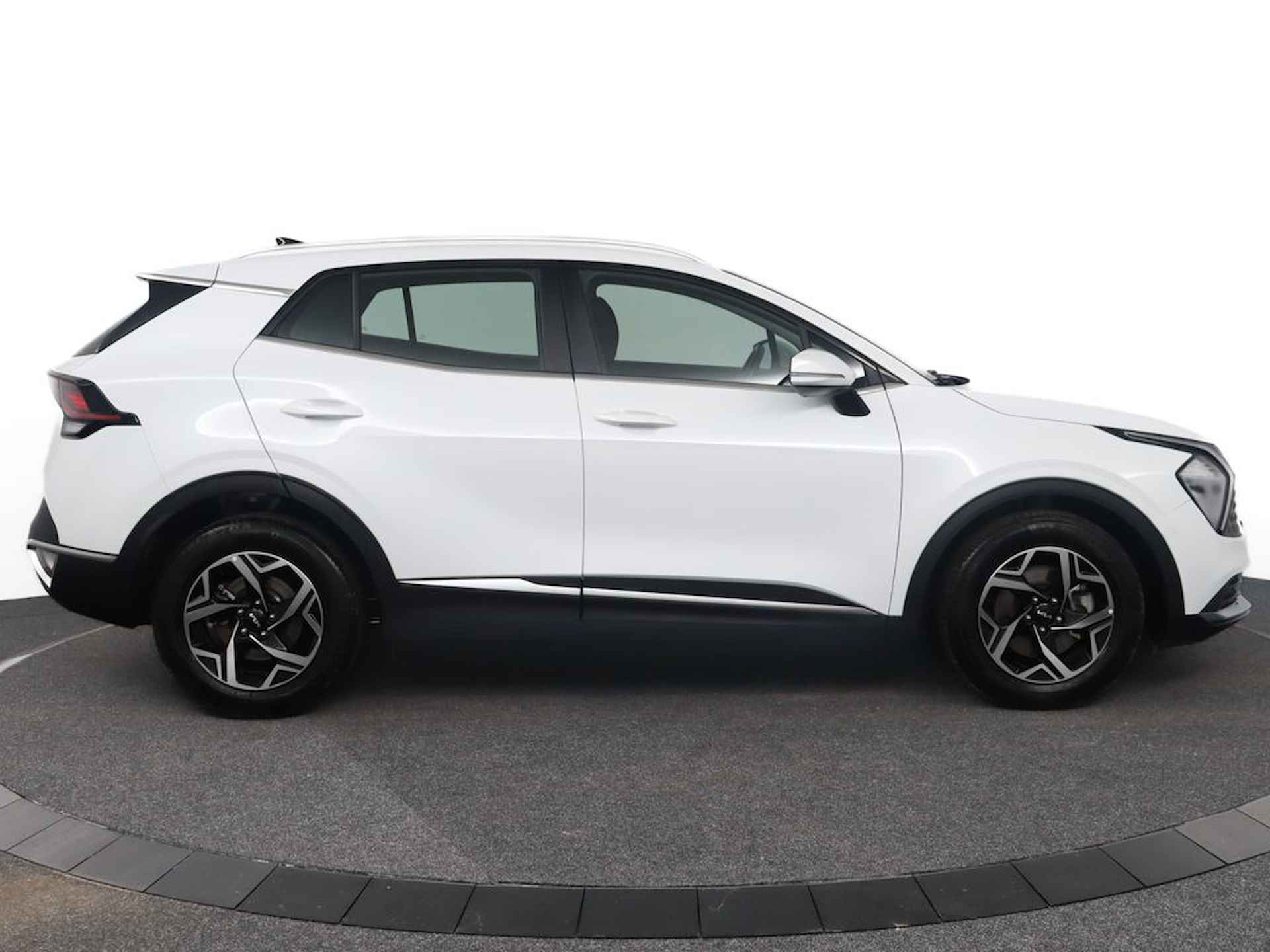 Kia Sportage 1.6 T-GDi MHEV DynamicLine - Airco - Navigatie - Camera - Stuur-/stoelverwarming - LM-velgen - LED - Fabrieksgarantie t/m 30-03-2033 - 9/53