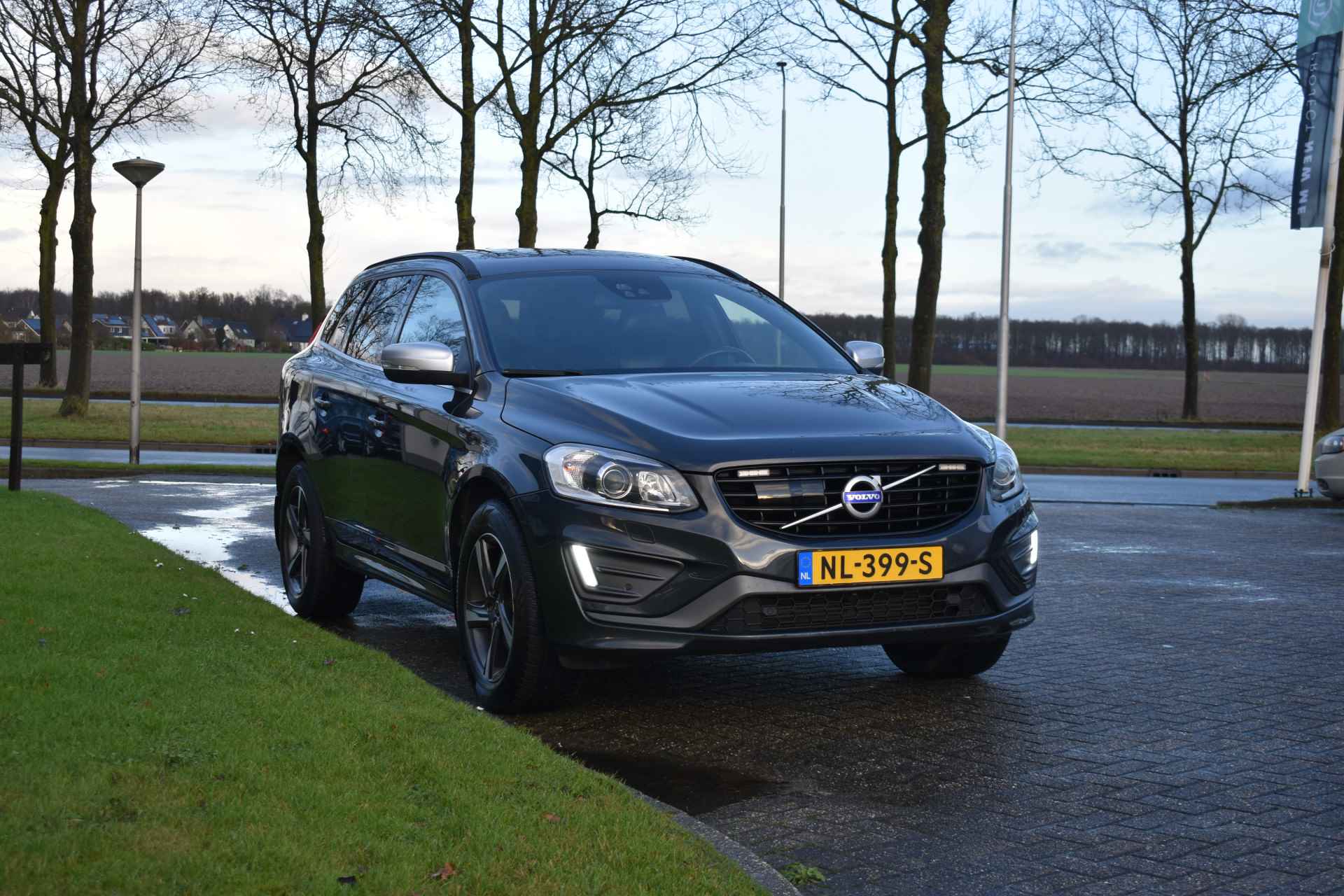 Volvo XC60 D4 190PK AWD Automaat R-Design | Standkachel | 5-Cilinder | ACC | Blis | Leder | 18"LMV | Schuifdak | Trekhaak - 23/31