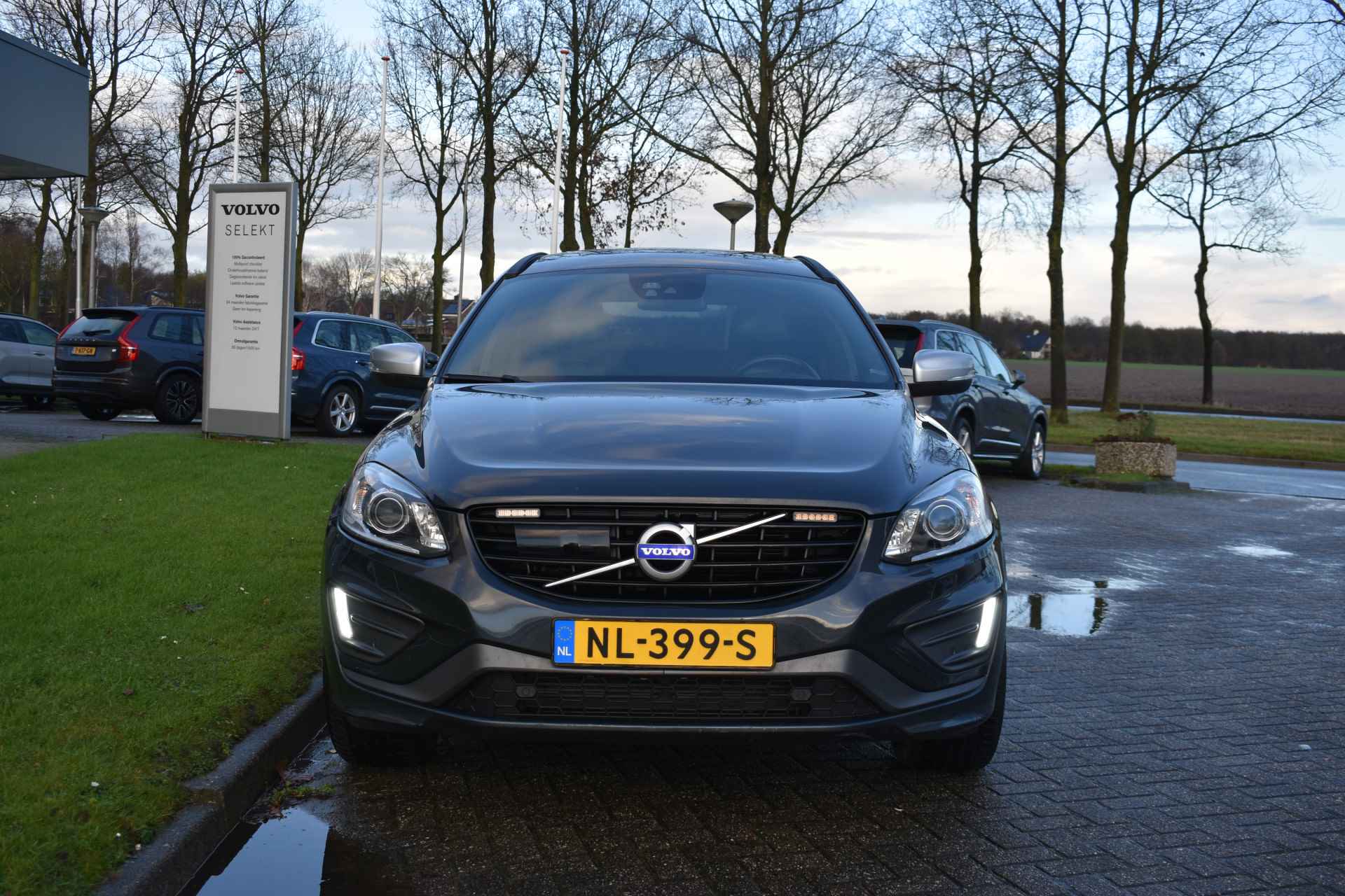 Volvo XC60 D4 190PK AWD Automaat R-Design | Standkachel | 5-Cilinder | ACC | Blis | Leder | 18"LMV | Schuifdak | Trekhaak - 24/31