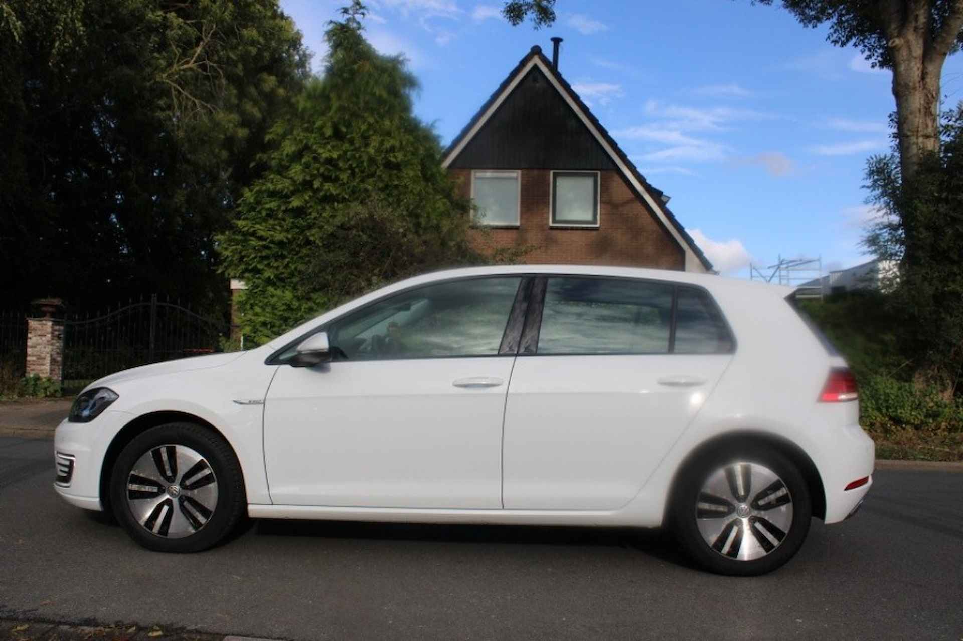 VOLKSWAGEN Golf E edition navigatie adaptief cruise park pilot winterset NAP - 2/24