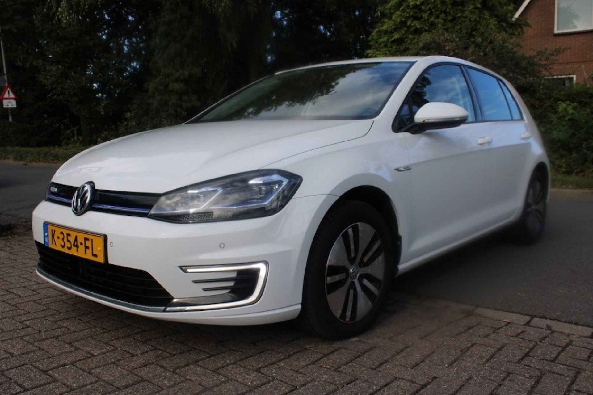 VOLKSWAGEN Golf E edition navigatie adaptief cruise park pilot winterset NAP - 5/24