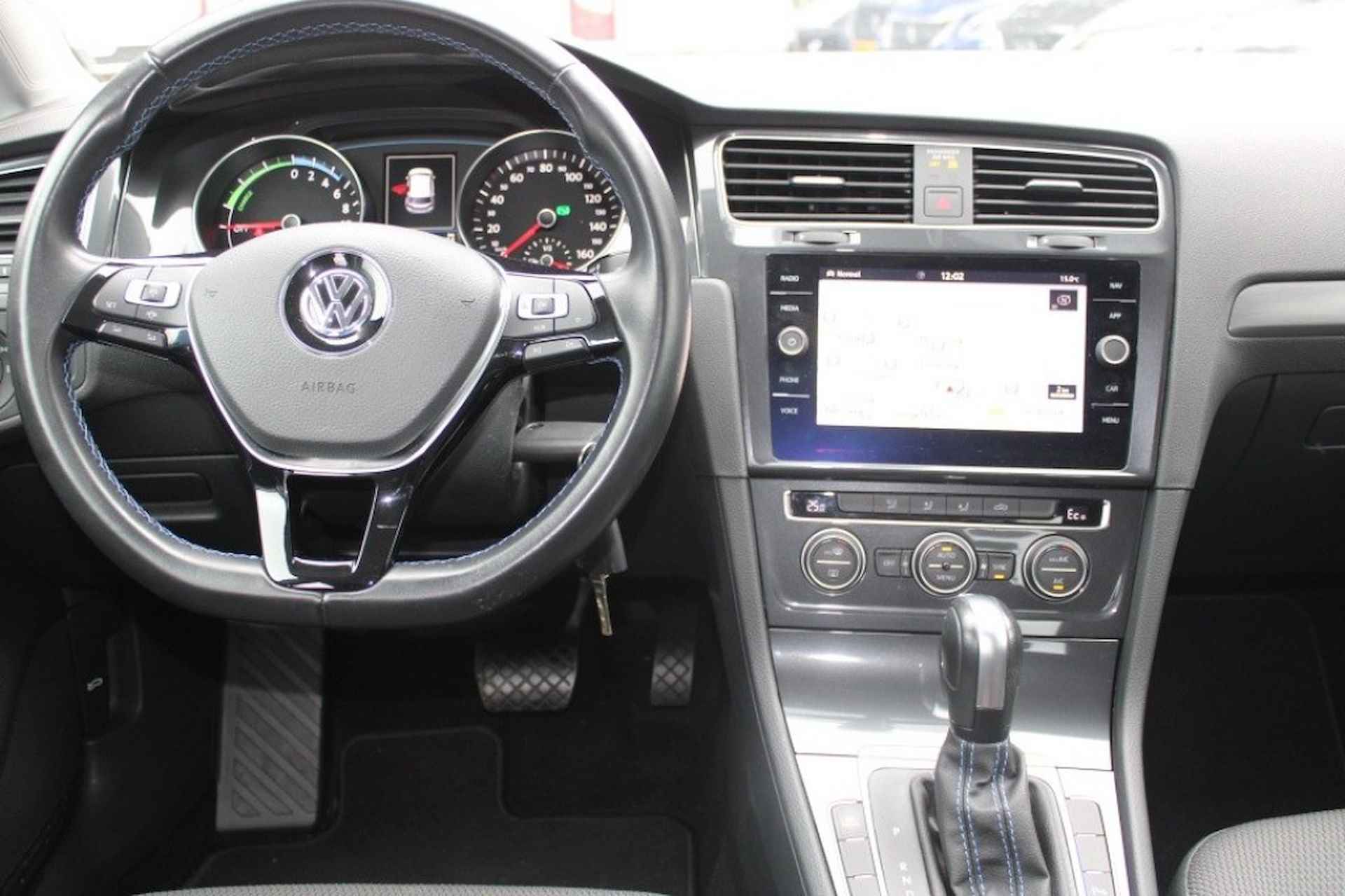 VOLKSWAGEN Golf E edition navigatie adaptief cruise park pilot winterset NAP - 21/24