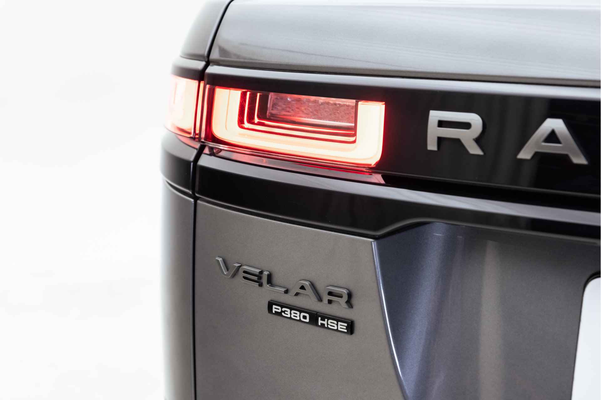 Land Rover Range Rover Velar 3.0 V6 SC R-Dynamic HSE | Adaptive Cruise Control | Carbon Interieur afwerking | Elektrische trekhaak | - 24/34