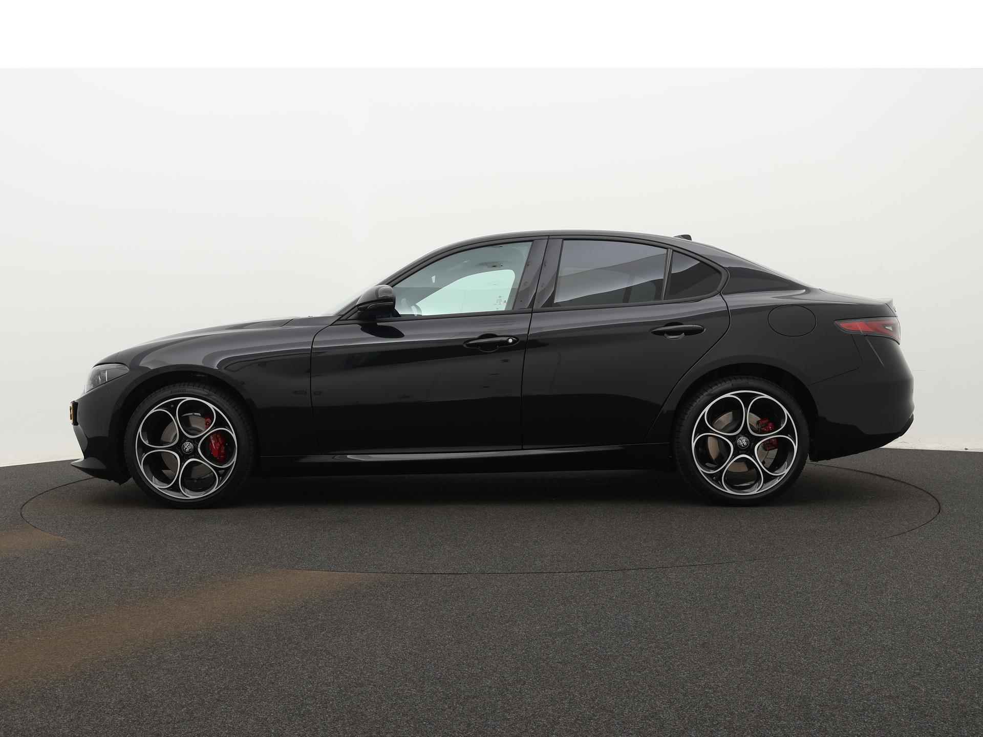 Alfa Romeo Giulia 280pk AWD Sprint | Navigatie | Lederen Sportstoelen | Lichtmetalen Velgen 19" | Voorstoelen Verwarmd En Elektrische Lendesteunen | Cruise Control Adaptief - 3/32