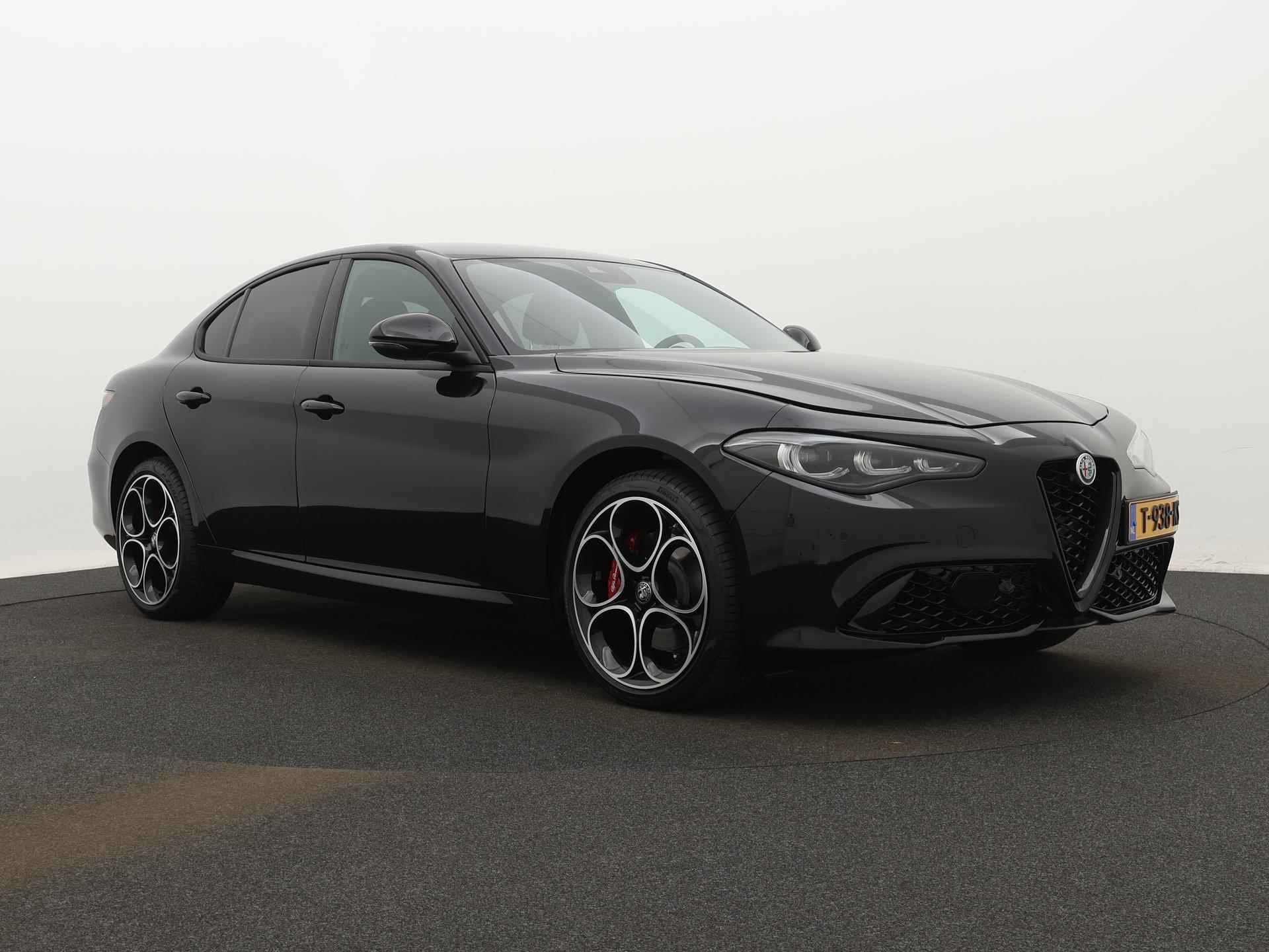 Alfa Romeo Giulia 280pk AWD Sprint | Navigatie | Lederen Sportstoelen | Lichtmetalen Velgen 19" | Voorstoelen Verwarmd En Elektrische Lendesteunen | Cruise Control Adaptief - 4/32