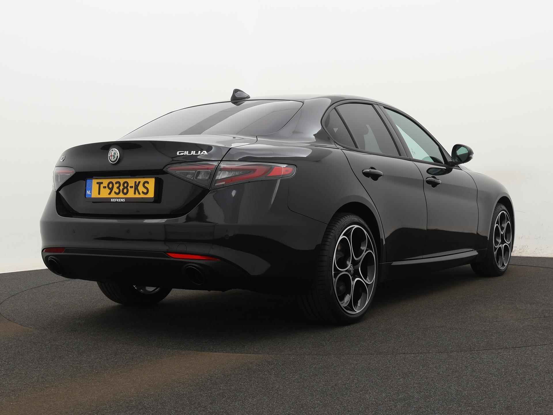 Alfa Romeo Giulia 280pk AWD Sprint | Navigatie | Lederen Sportstoelen | Lichtmetalen Velgen 19" | Voorstoelen Verwarmd En Elektrische Lendesteunen | Cruise Control Adaptief - 10/32