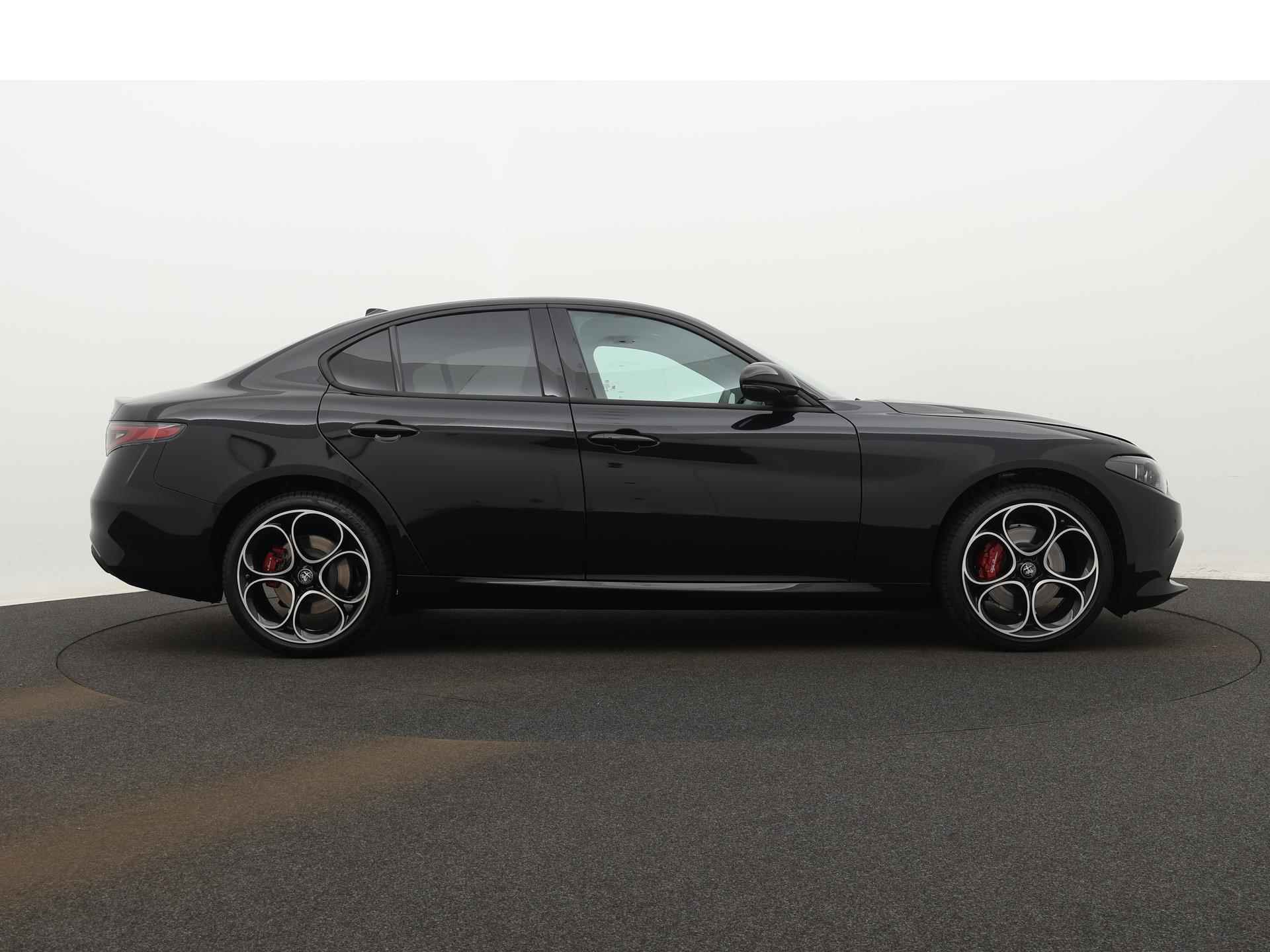 Alfa Romeo Giulia 280pk AWD Sprint | Navigatie | Lederen Sportstoelen | Lichtmetalen Velgen 19" | Voorstoelen Verwarmd En Elektrische Lendesteunen | Cruise Control Adaptief - 12/32